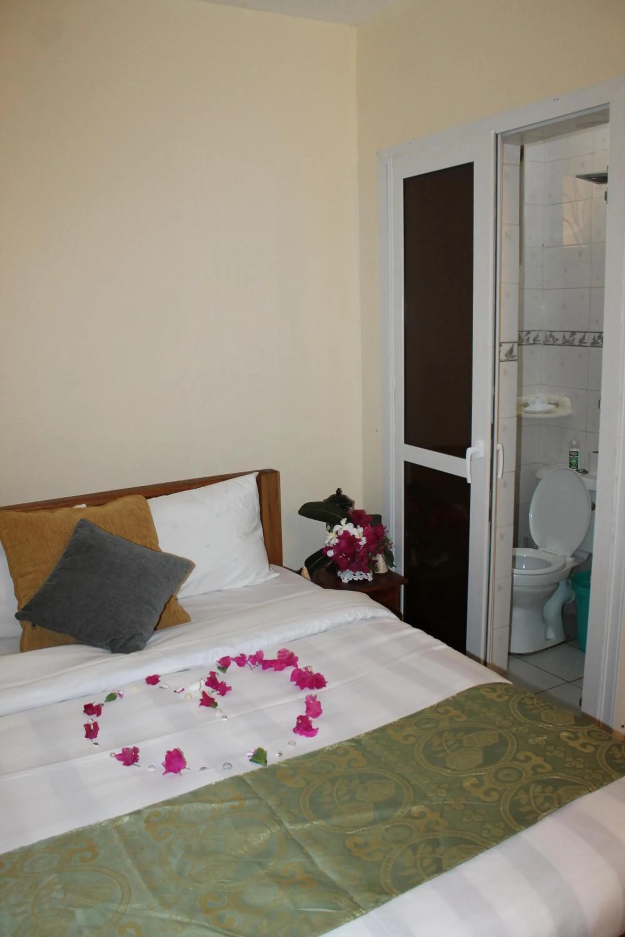 Bed in Oluwa Seun Beach Cottages, Mtwapa