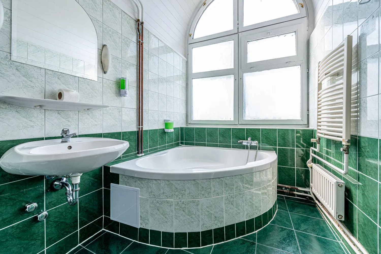 Bathroom in Korona Panzió Budapest