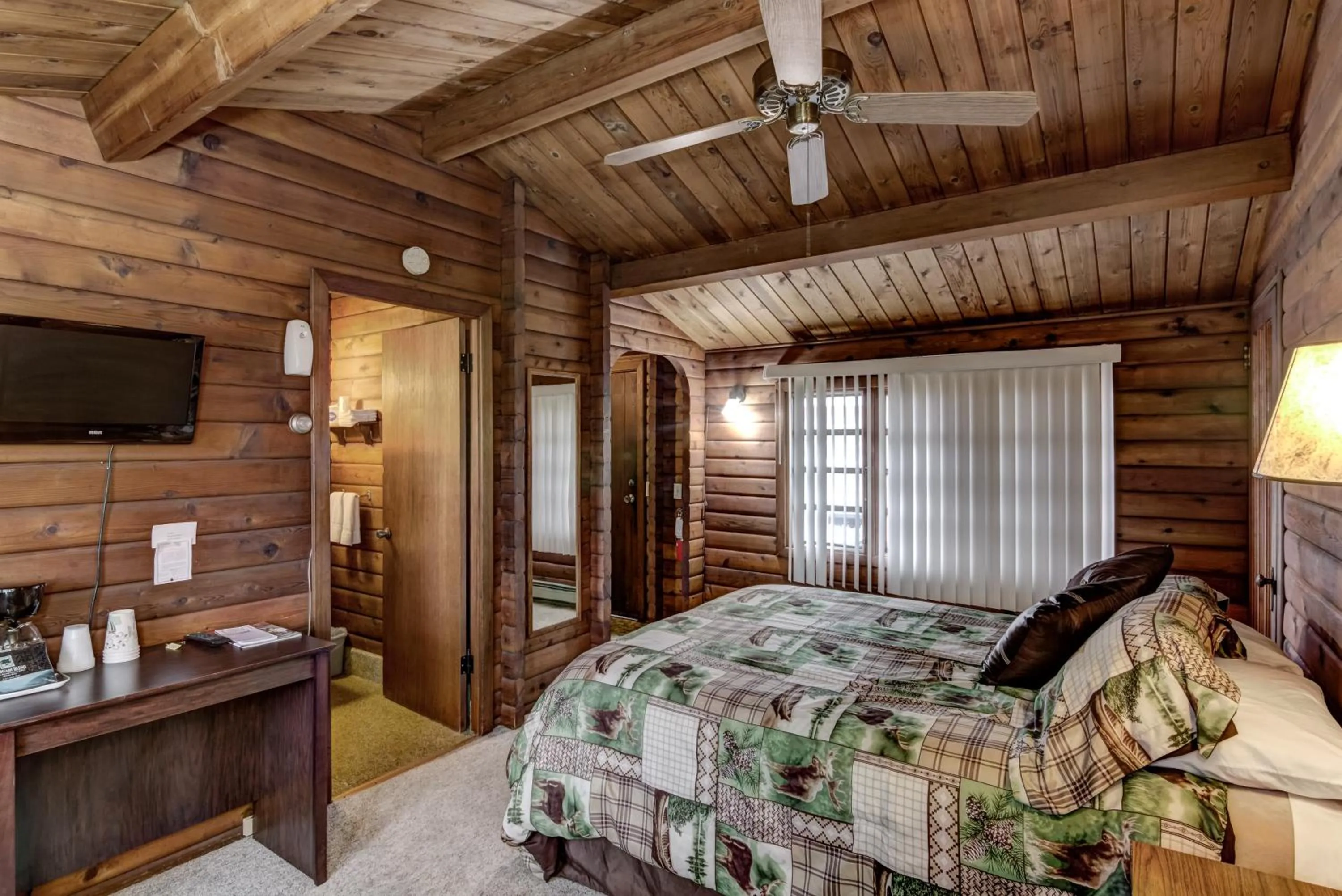 Photo of the whole room in Rib Waters Inn