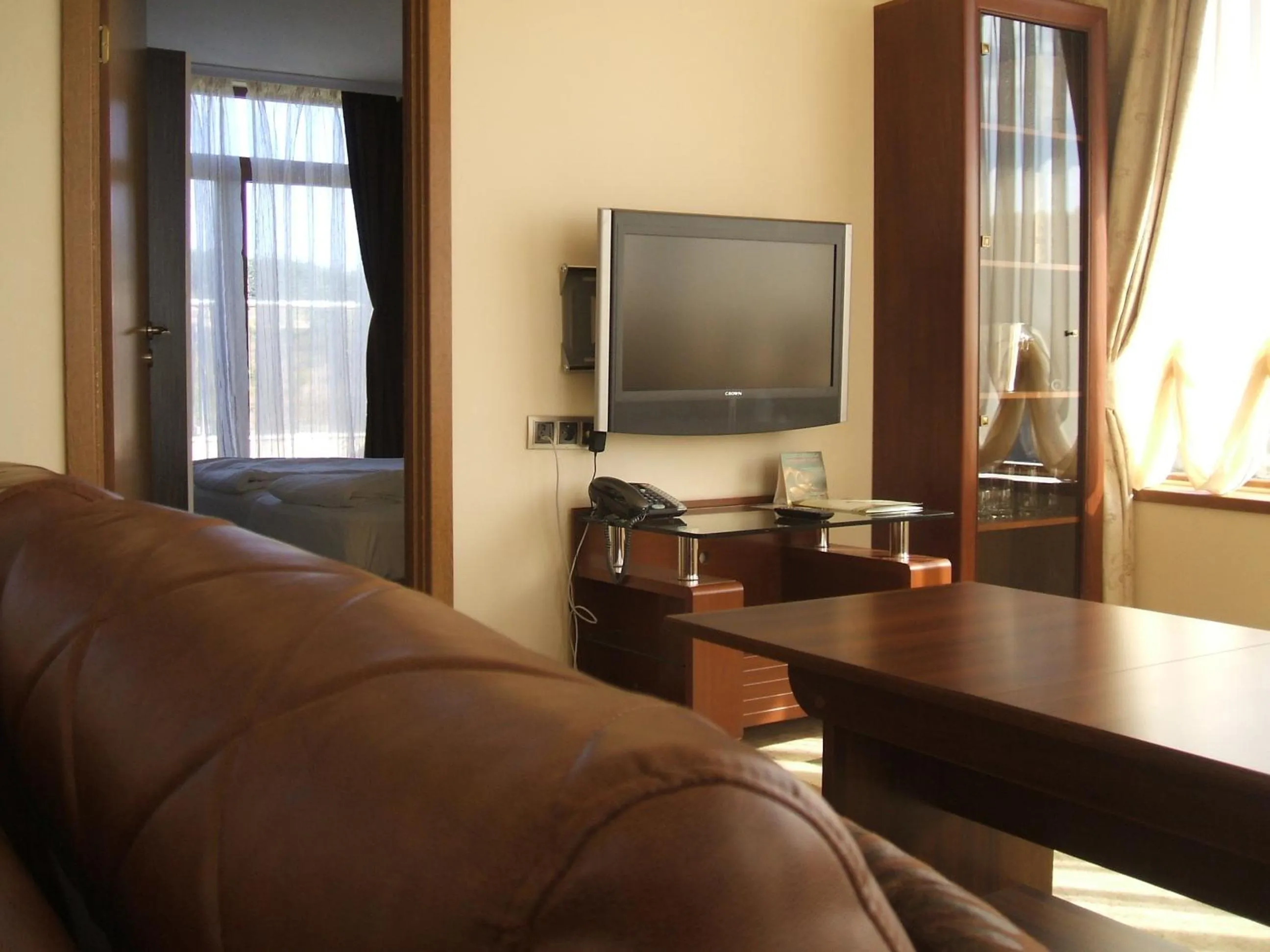 Communal lounge/ TV room in Laguna Beach Resort & Spa