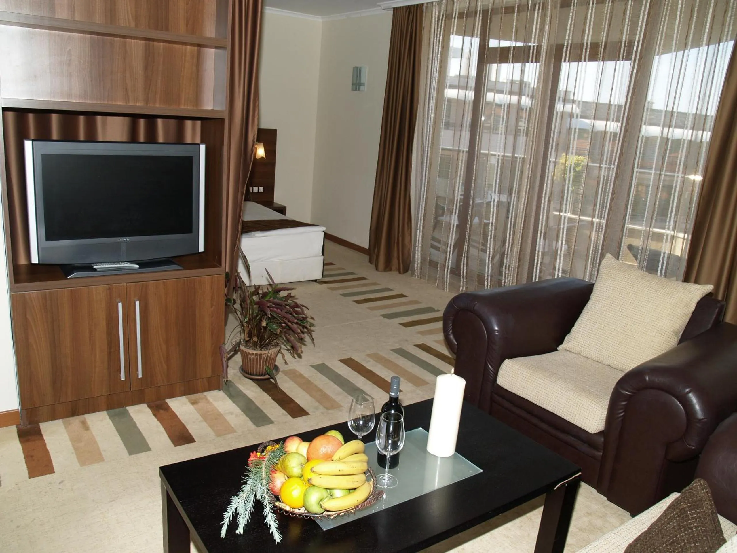 Communal lounge/ TV room in Laguna Beach Resort & Spa