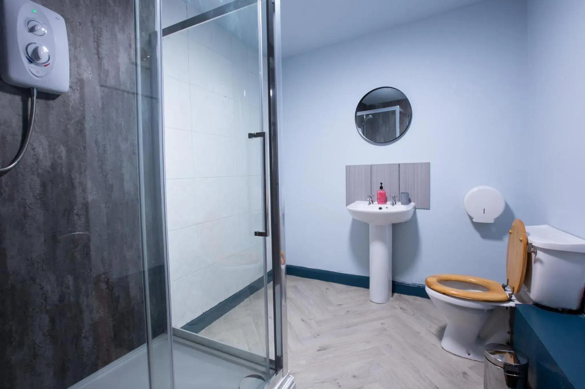 Quadruple Room with Shared Bathroom in The Crown & Anchor Quadruple Room with Shared Bathroom in The Crown & Anchor