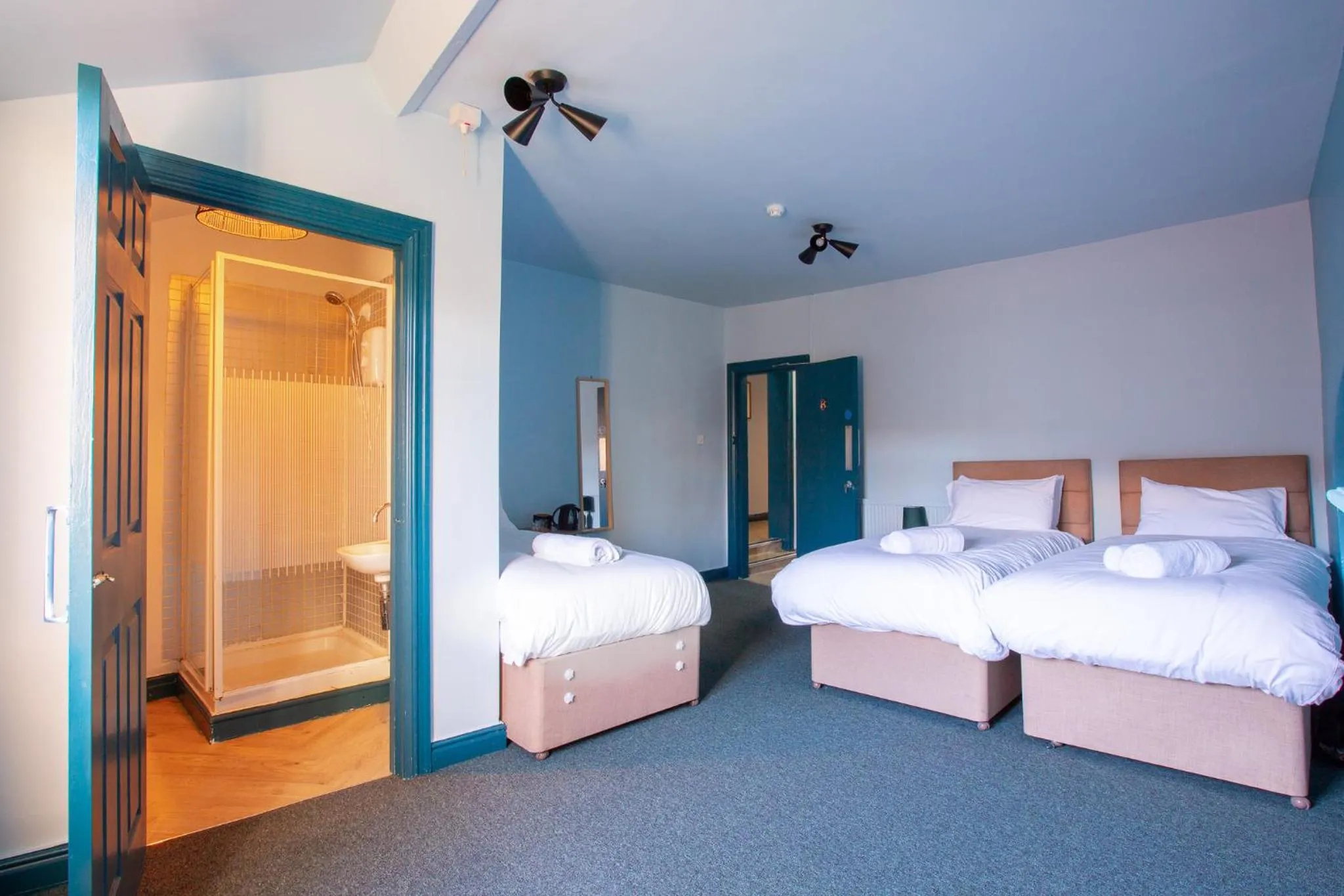 Bedroom, Bed in The Crown & Anchor