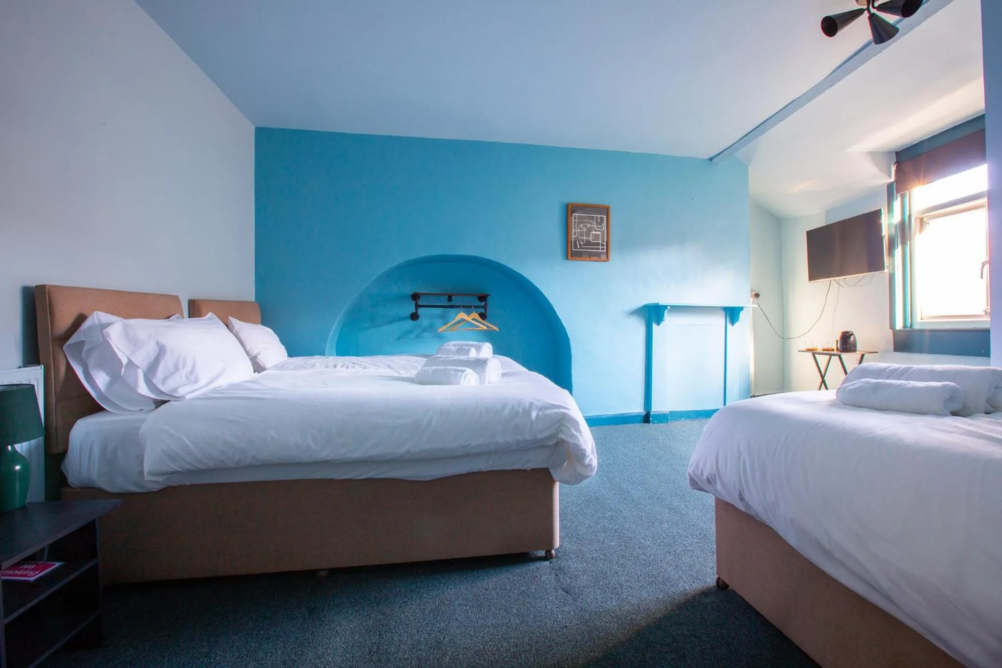 Bedroom, Bed in The Crown & Anchor