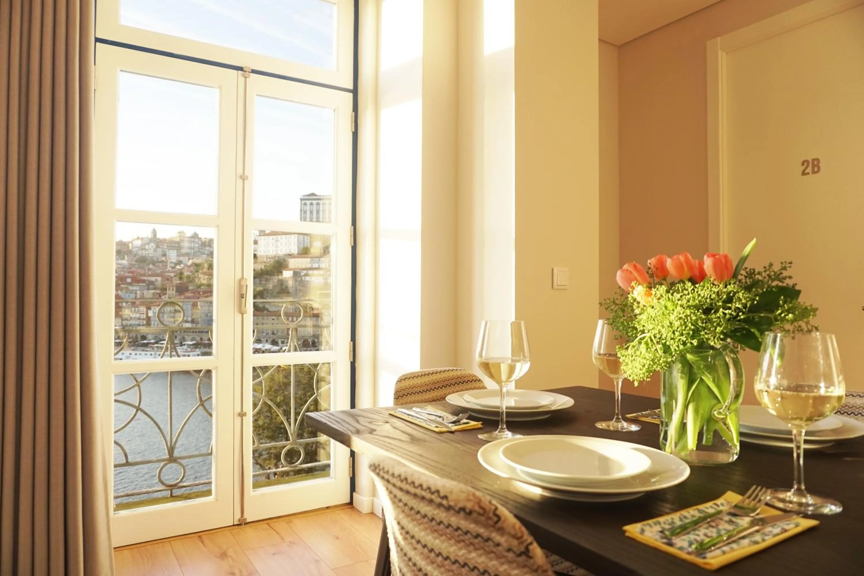 Two-Bedroom Apartment with River View in Porto View by Patio 25