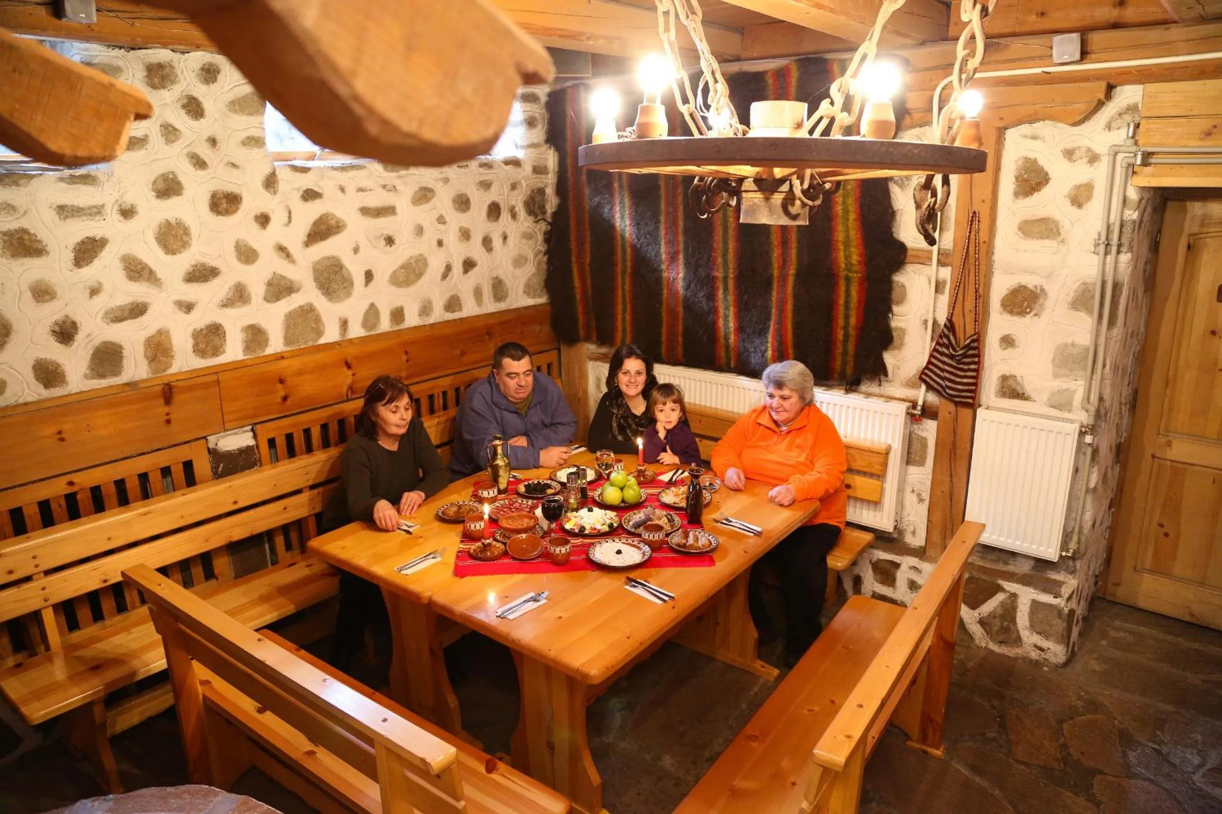 Restaurant/places to eat in Family Hotel Bisser