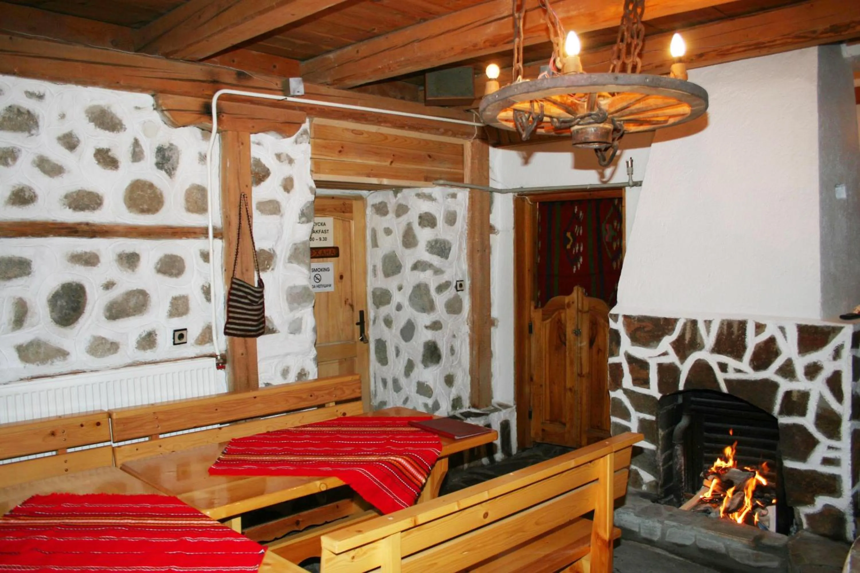 Restaurant/places to eat in Family Hotel Bisser