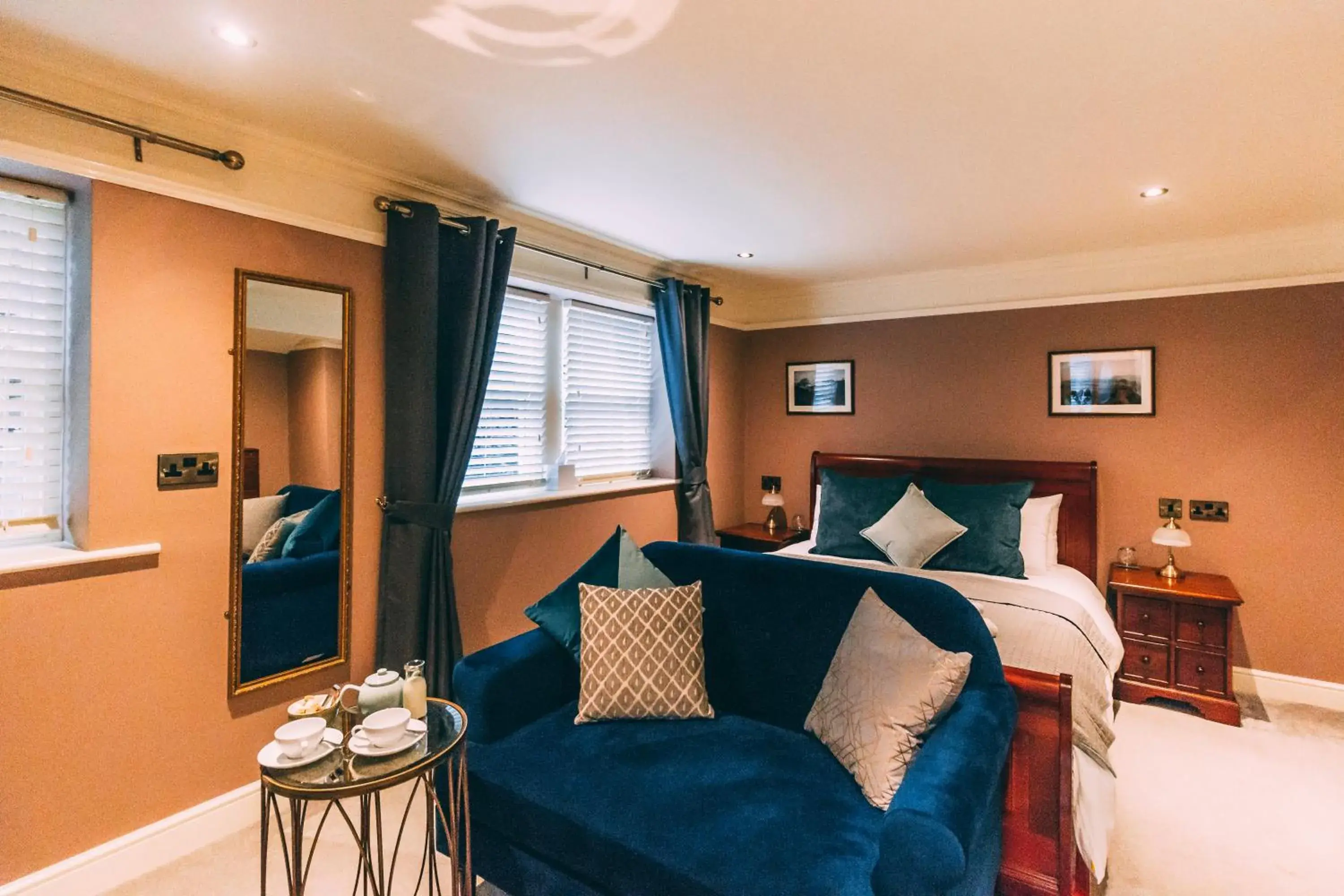 Shirley Suite - single occupancy - King Suite in Weavers Guesthouse by Weavers of Haworth Shirley Suite - single occupancy - King Suite in Weavers Guesthouse by Weavers of Haworth