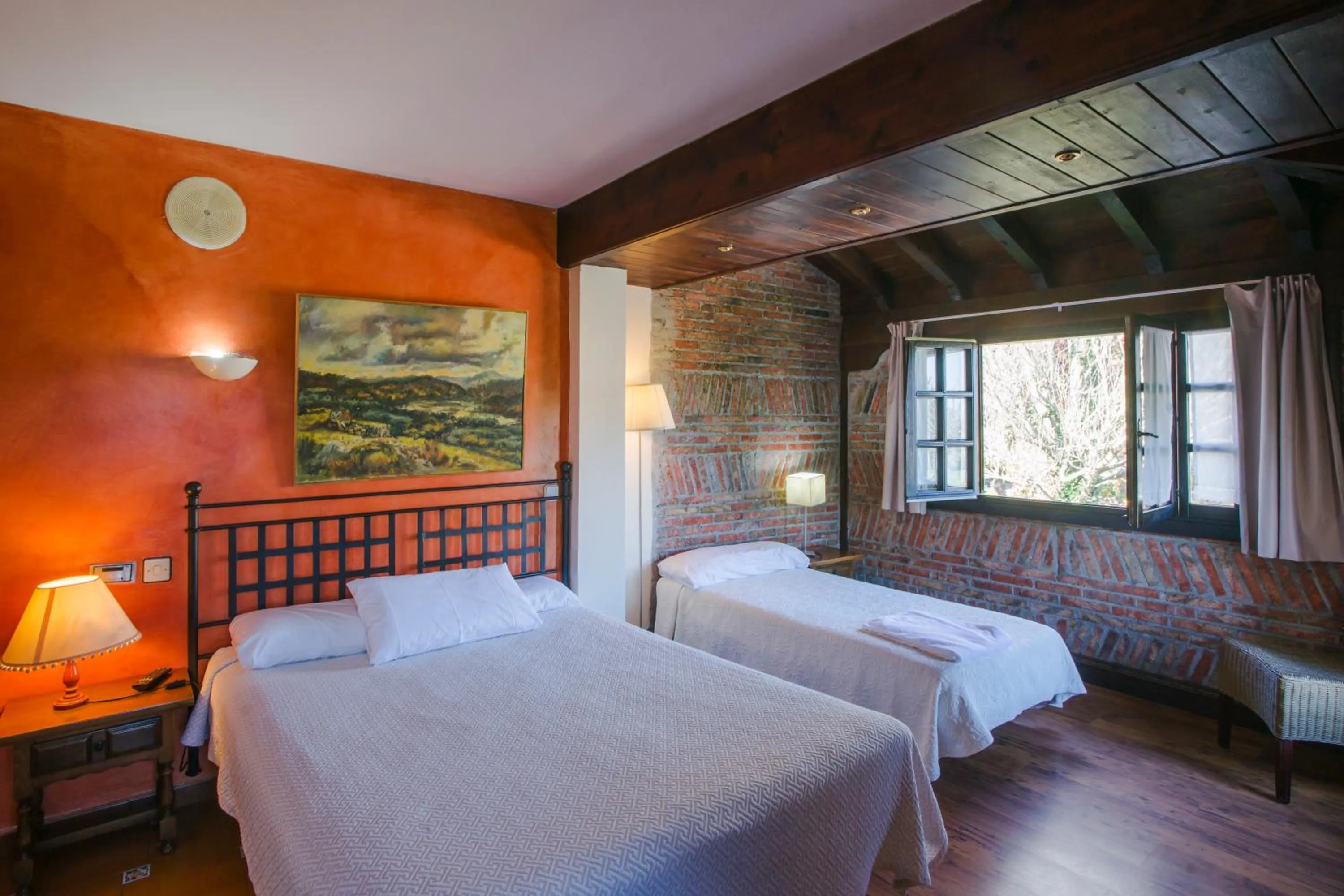 Photo of the whole room, Bed in La Posada de Langre