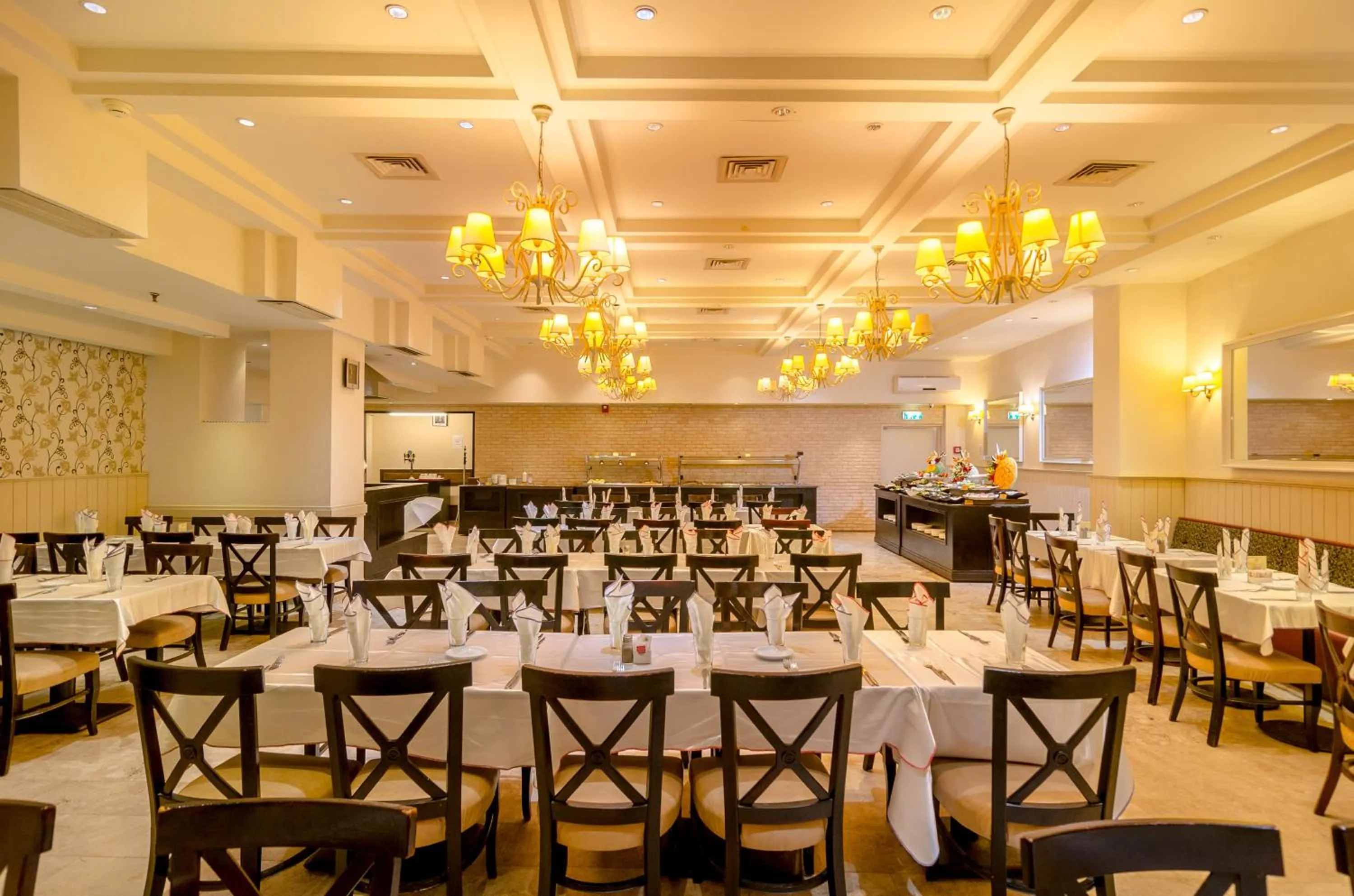 Restaurant/places to eat in Royal Plaza Hotel