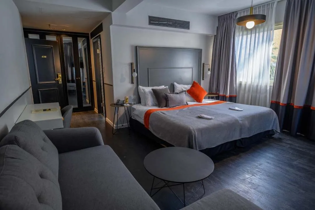 Bed in Royal Plaza Hotel