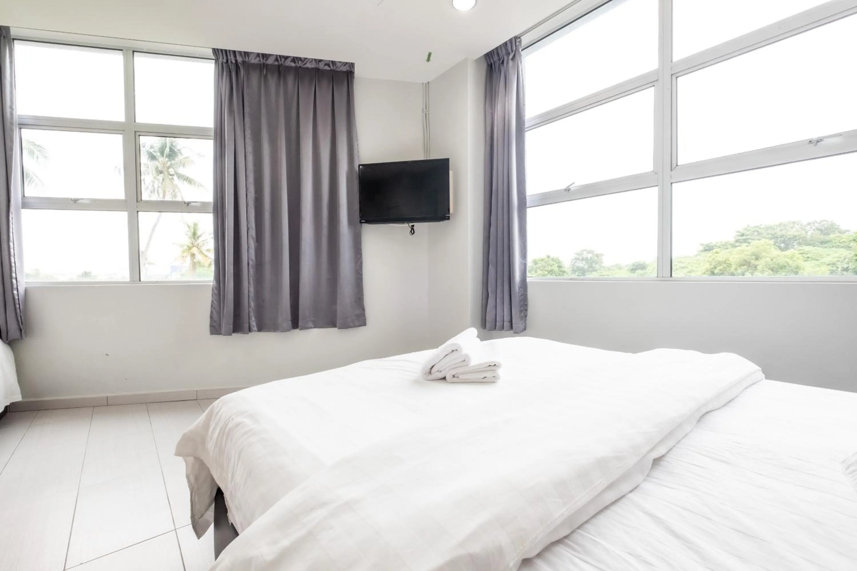 Bed in BG Business Hotel