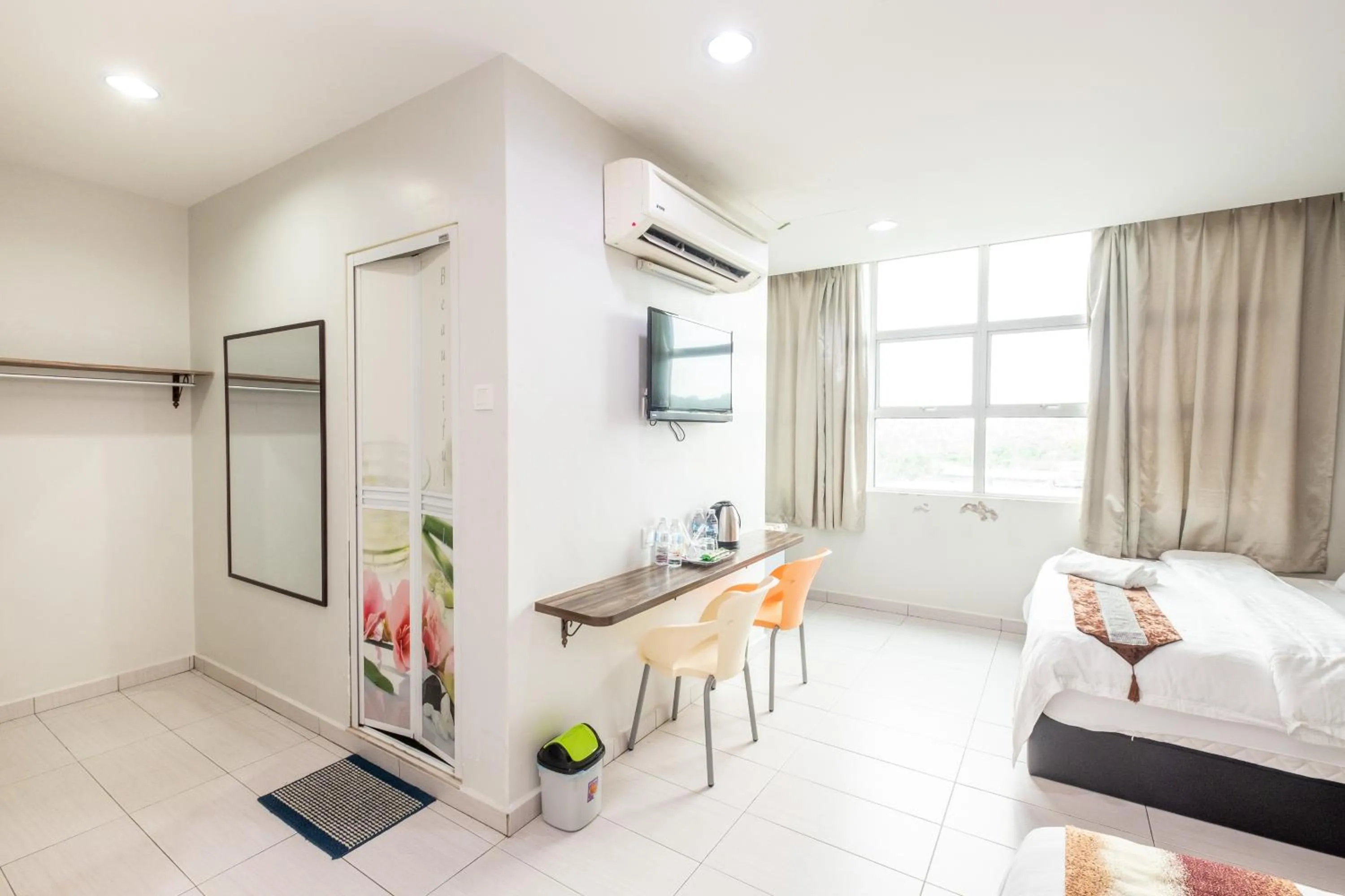 Bed in BG Business Hotel