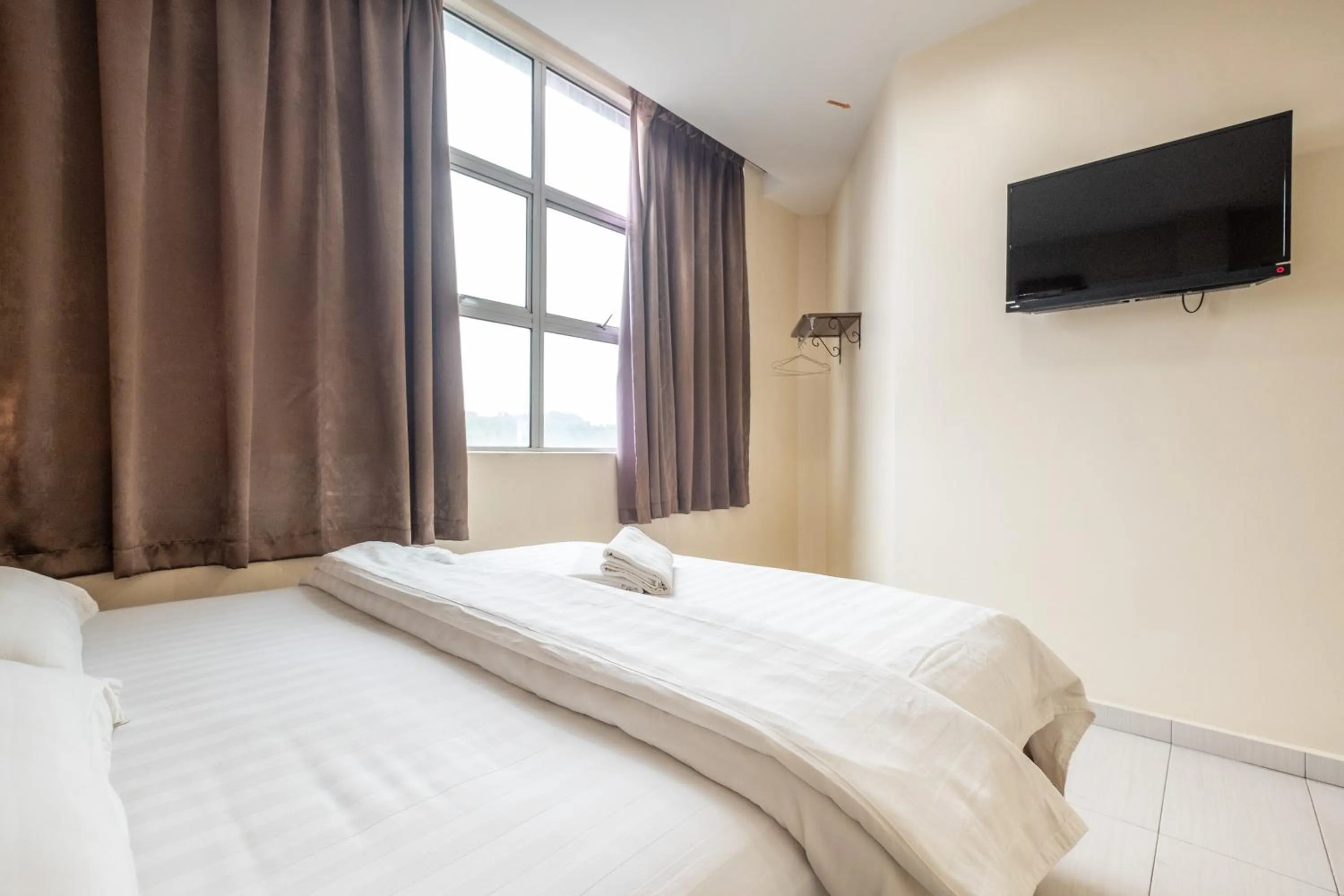 Bed in BG Business Hotel