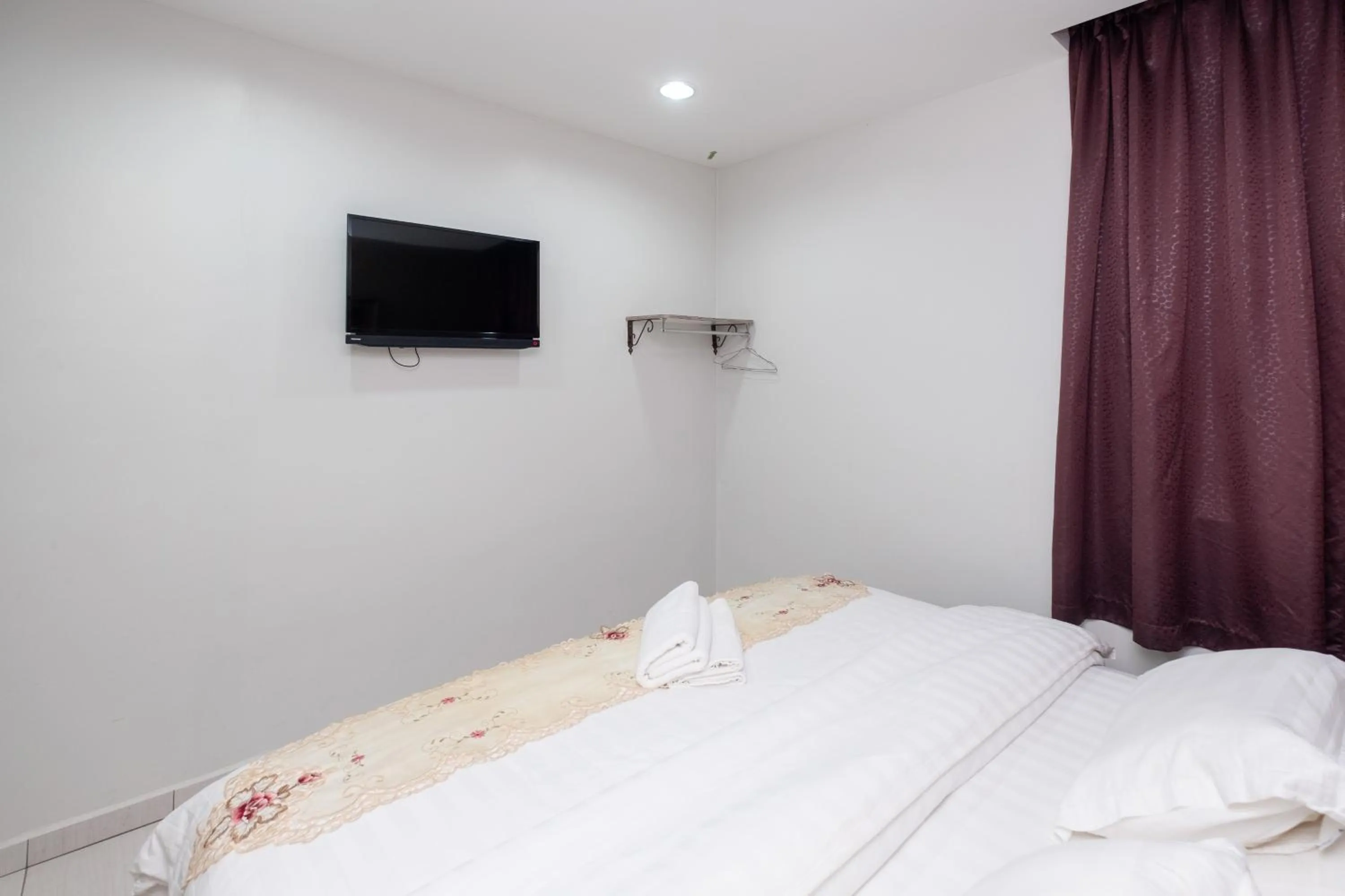 Bed in BG Business Hotel