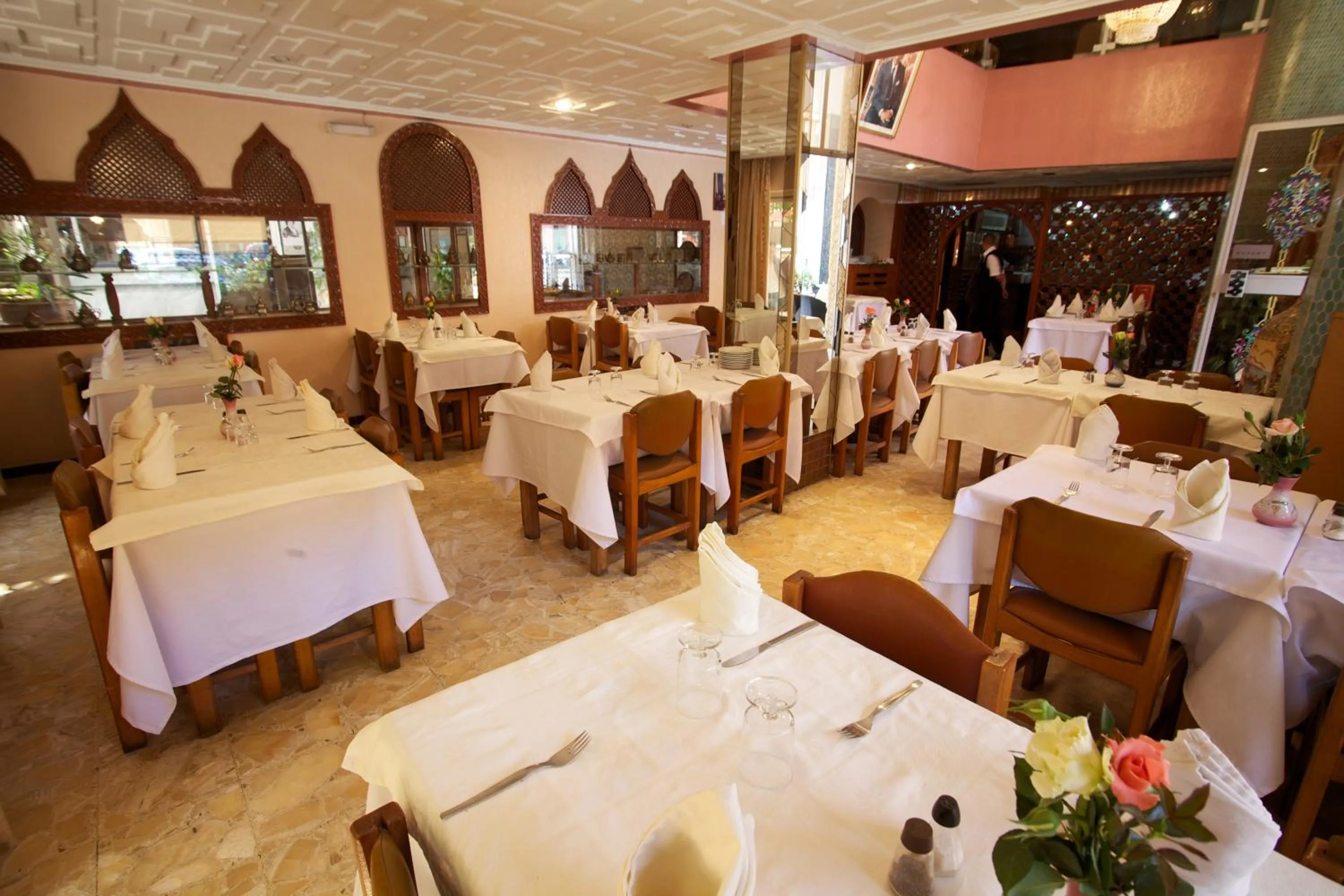 Restaurant/places to eat in Hotel Tachfine