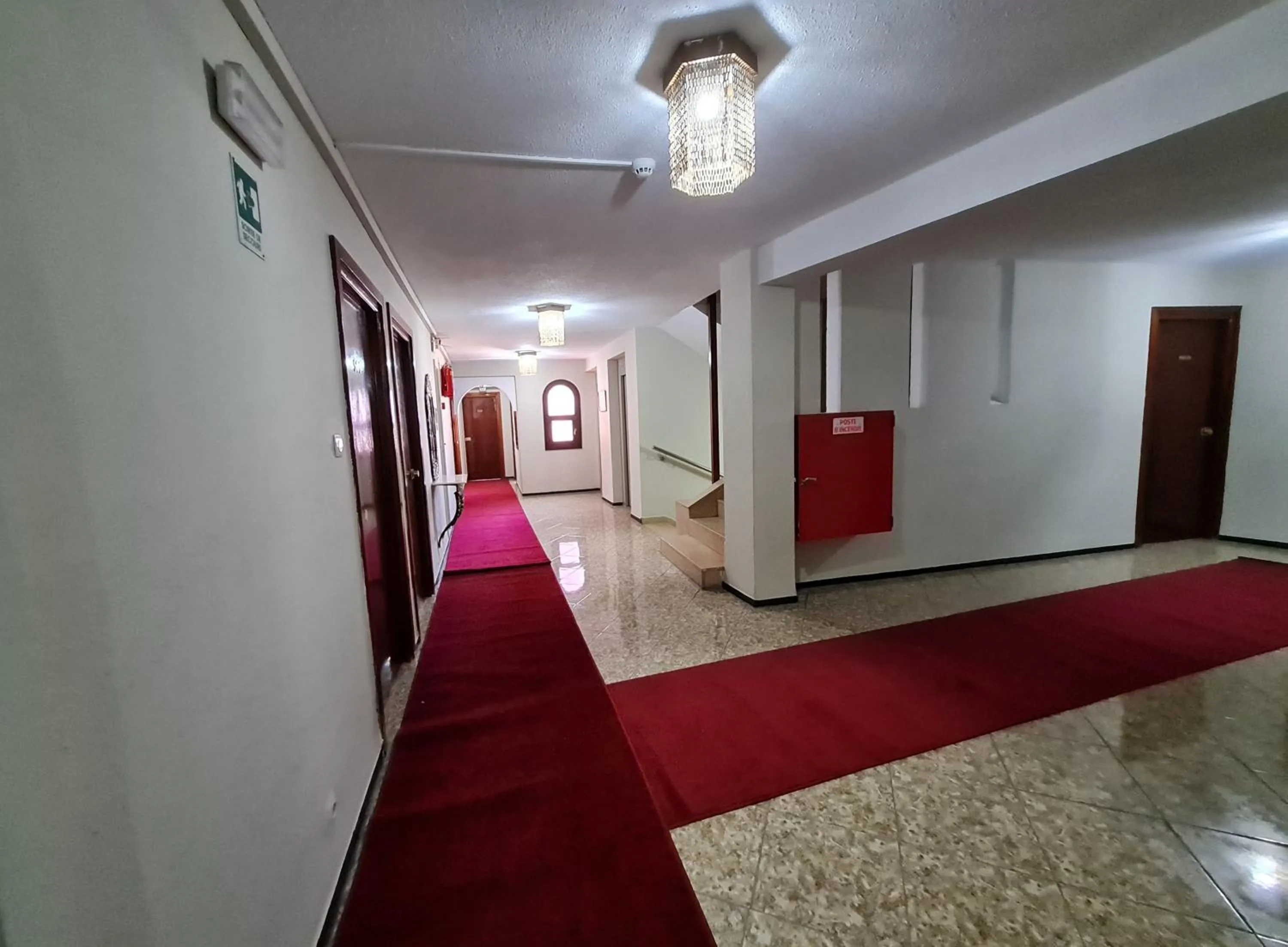 elevator in Hotel Tachfine