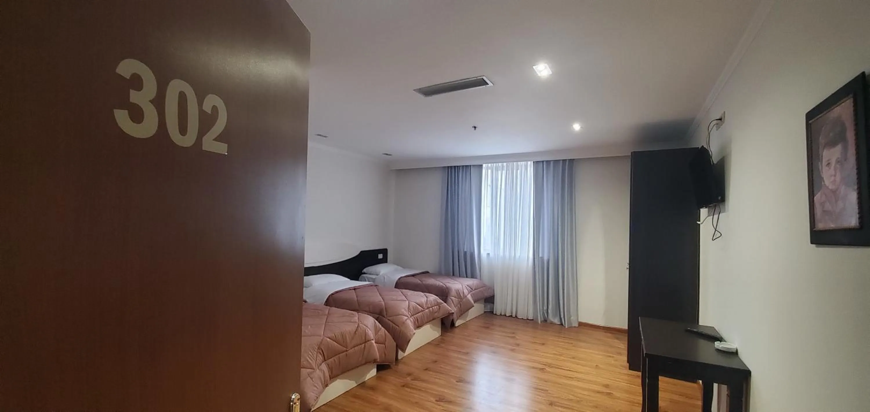 Breakfast, Bed in Hotel Alysa Korce