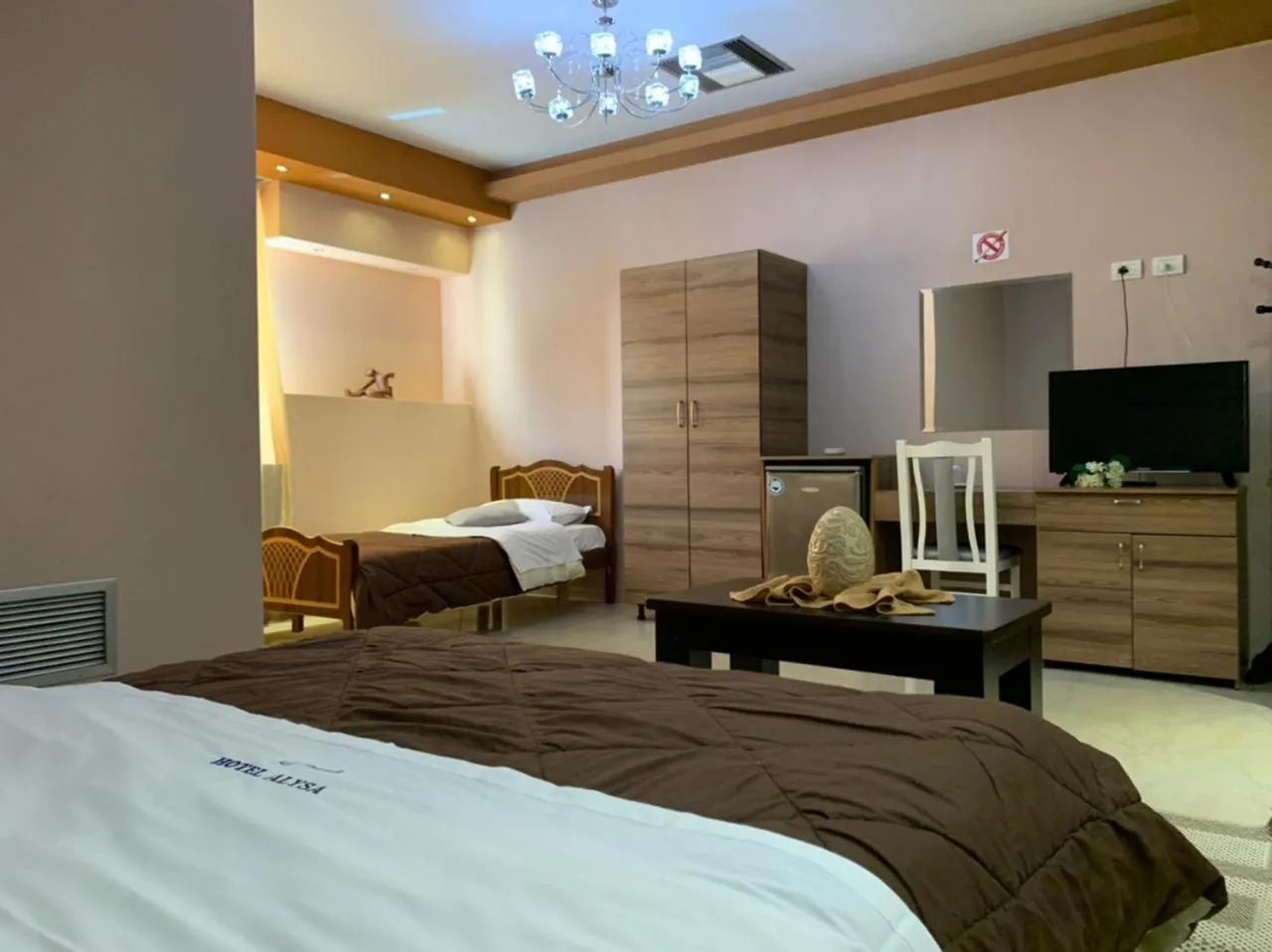 Property building, Bed in Hotel Alysa Korce