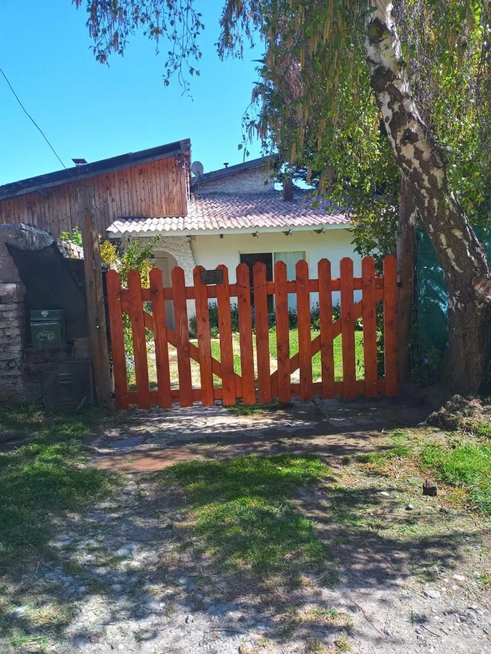 Facade/entrance in Michay, bungalow 4pax, a 50 mts del lago.