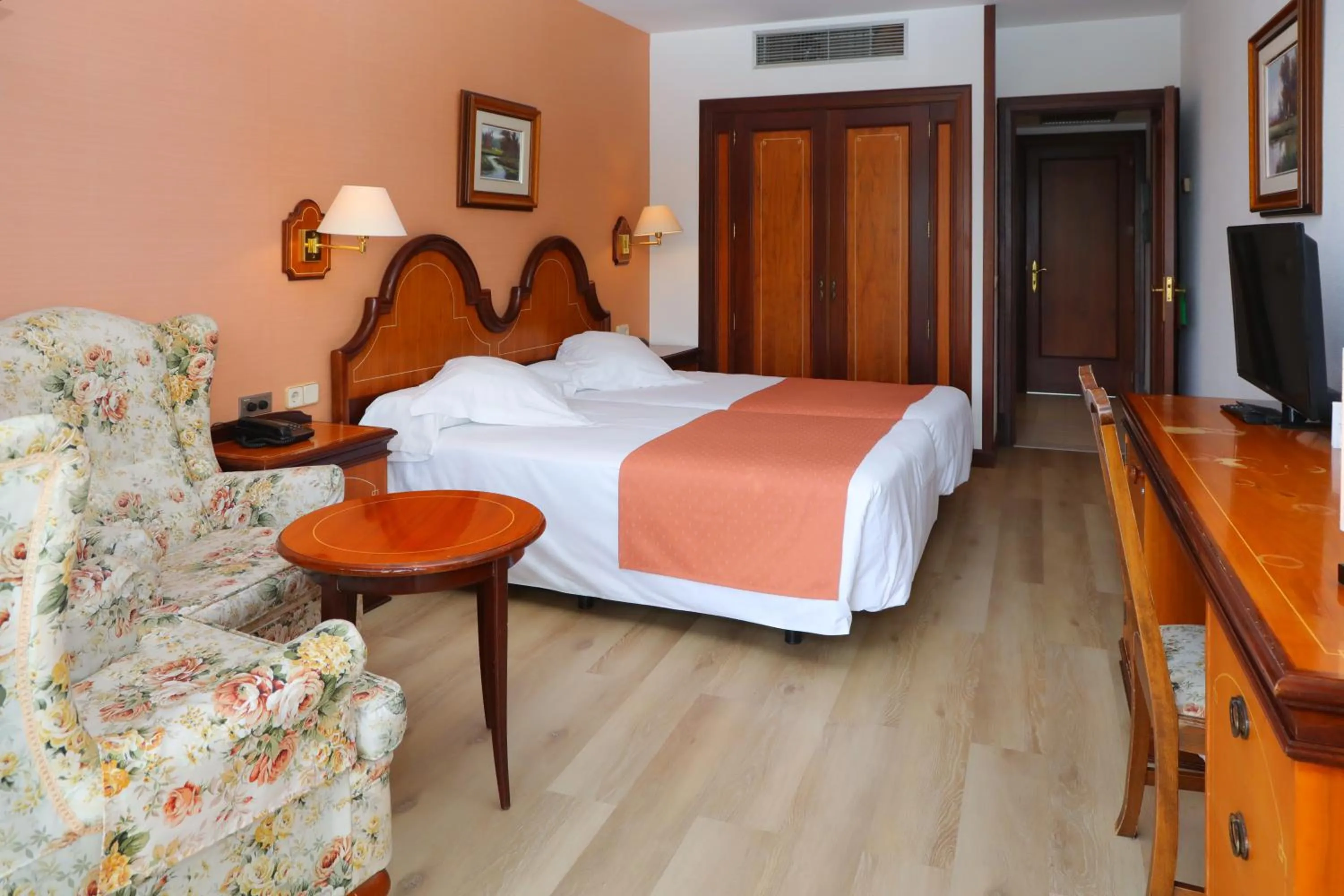 Bed in Hotel Riu Fluviá