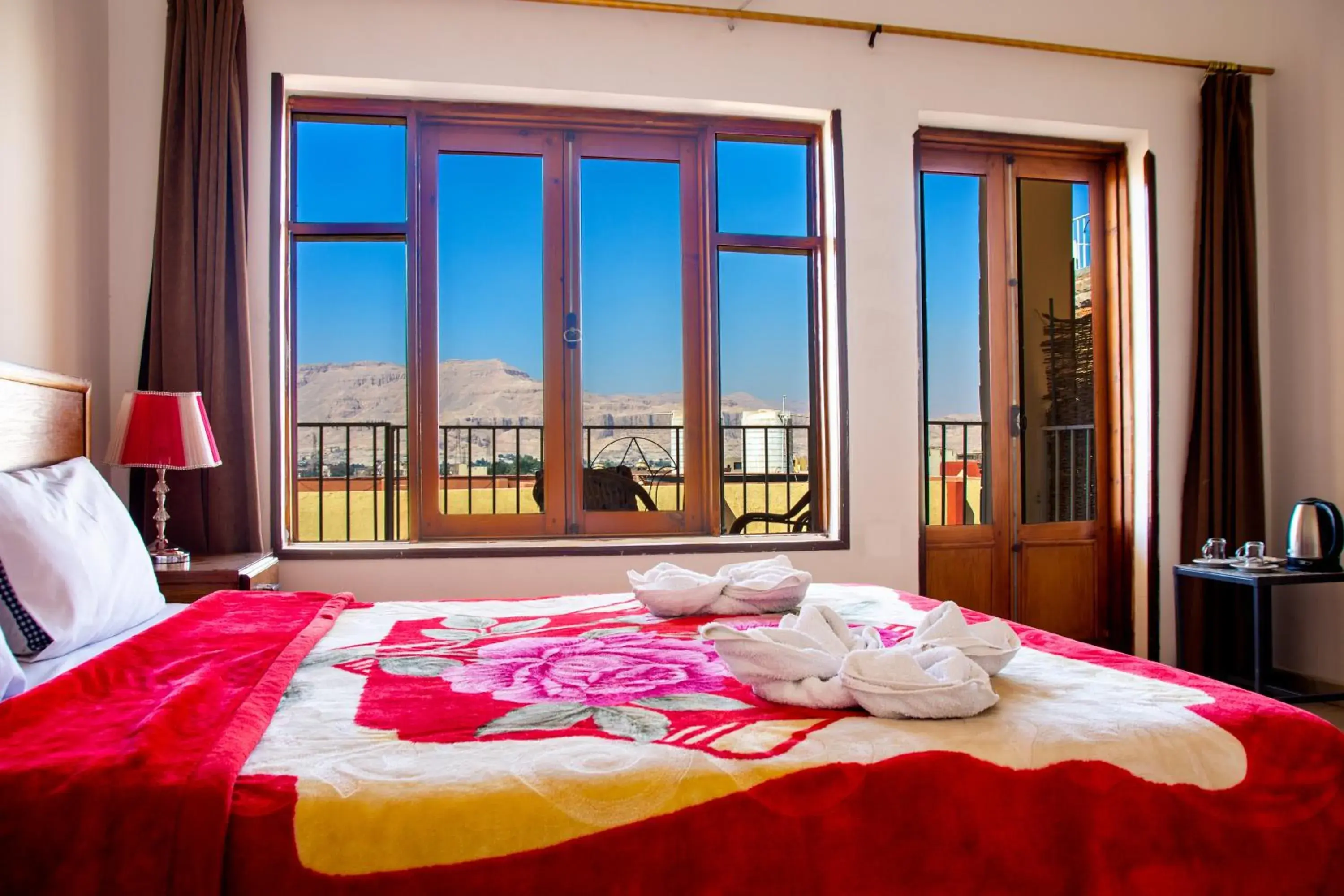 Single Room with Mountain View in Thebes Hotel Single Room with Mountain View in Thebes Hotel