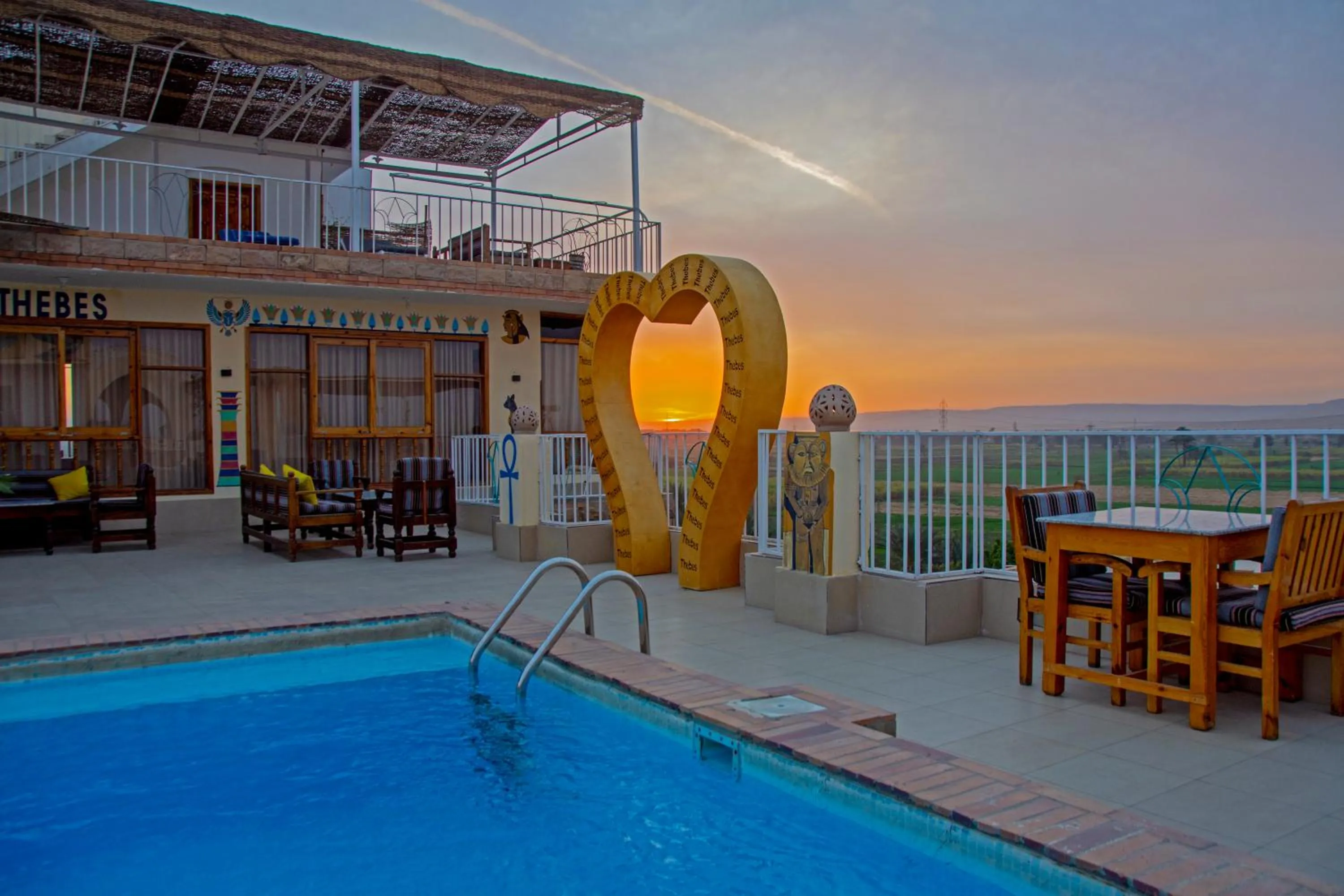 Restaurant/places to eat in Thebes Hotel