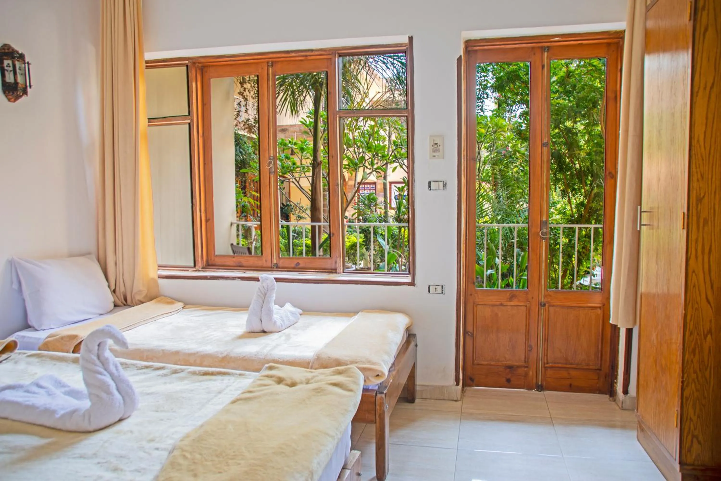 Garden view, Bed in Thebes Hotel