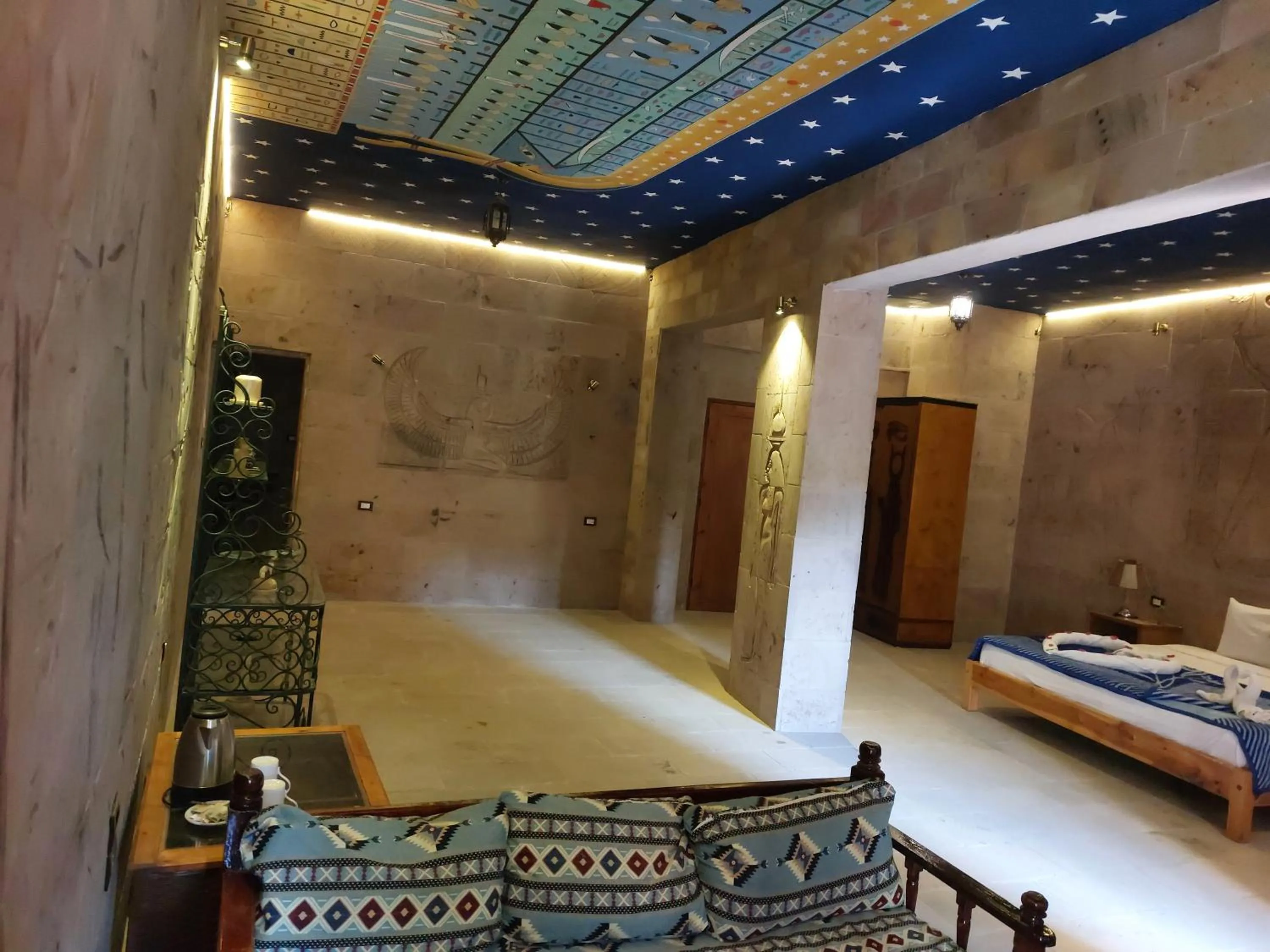 Photo of the whole room, Bed in Thebes Hotel