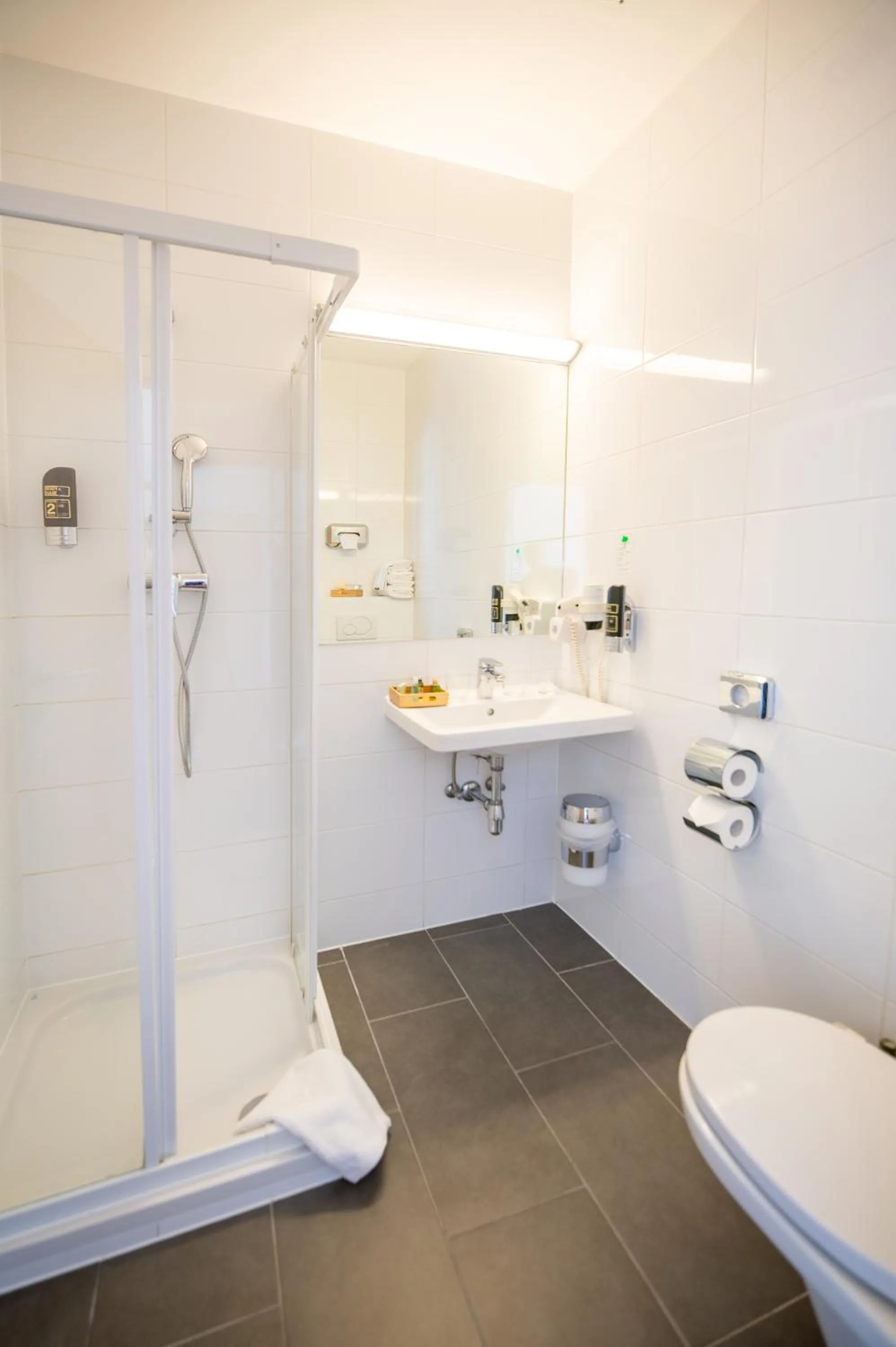 Shower in Hotel Marc Aurel