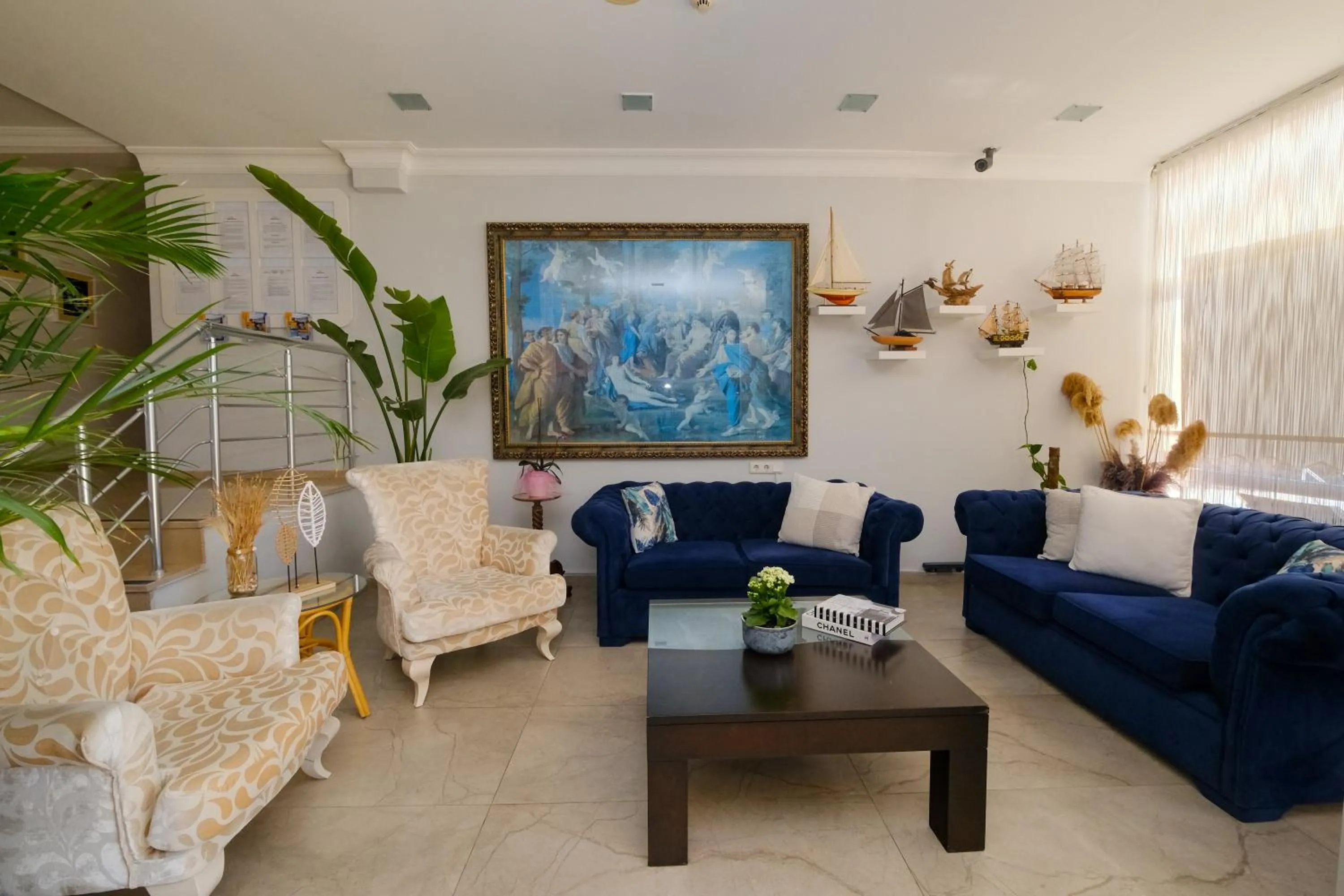 Moni Hotel