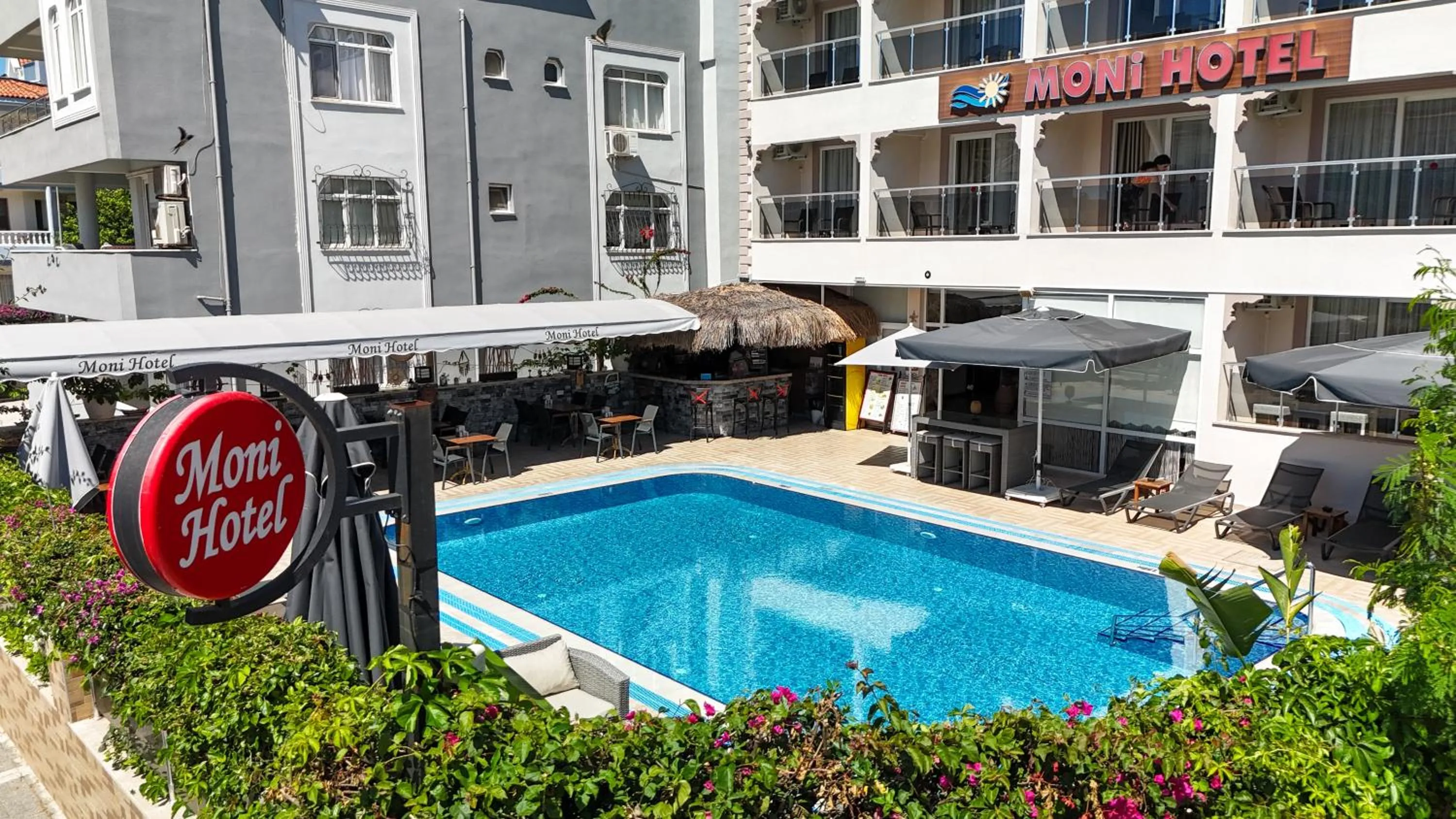 Moni Hotel