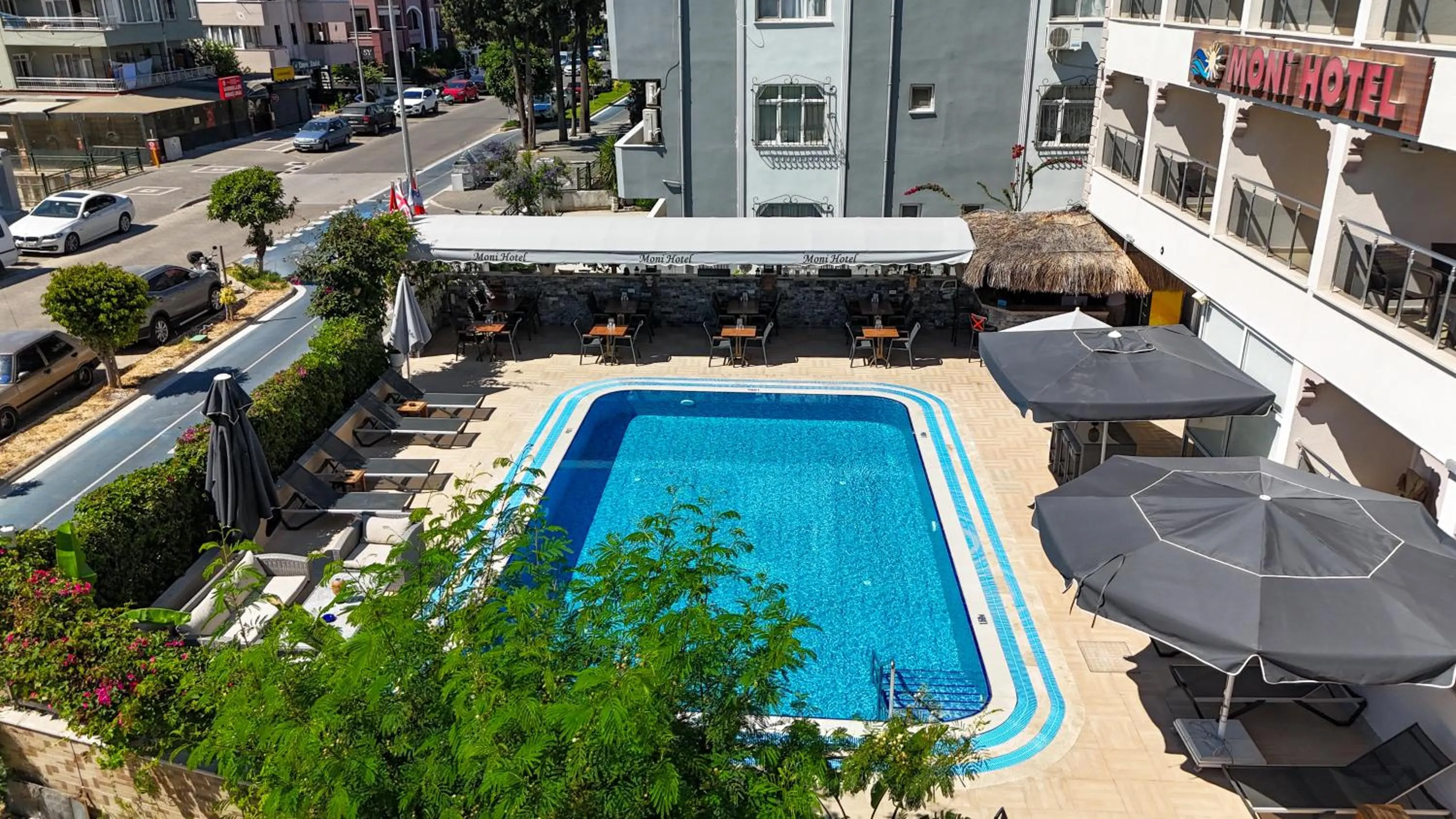 Moni Hotel