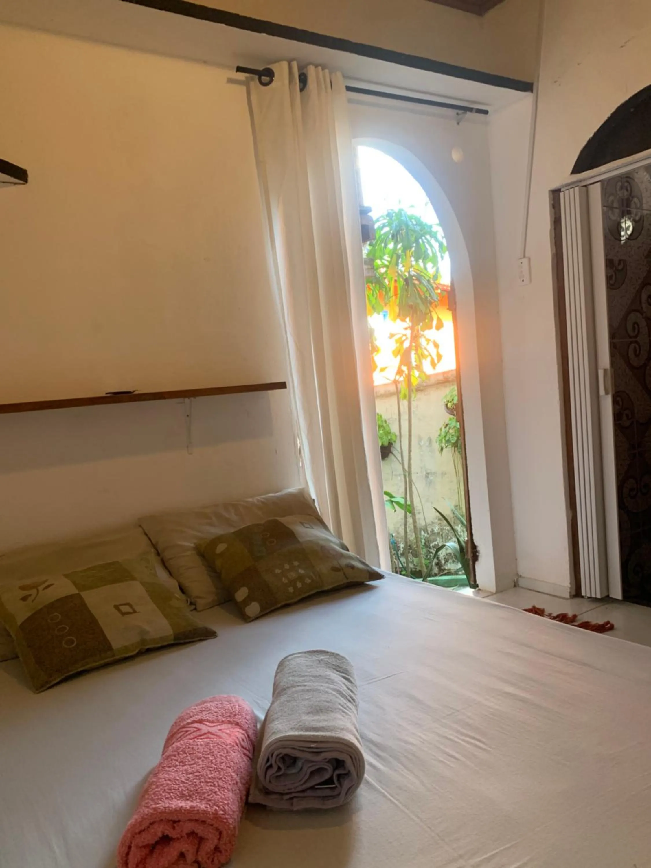 Photo of the whole room, Bed in Conjunto Sol Roots