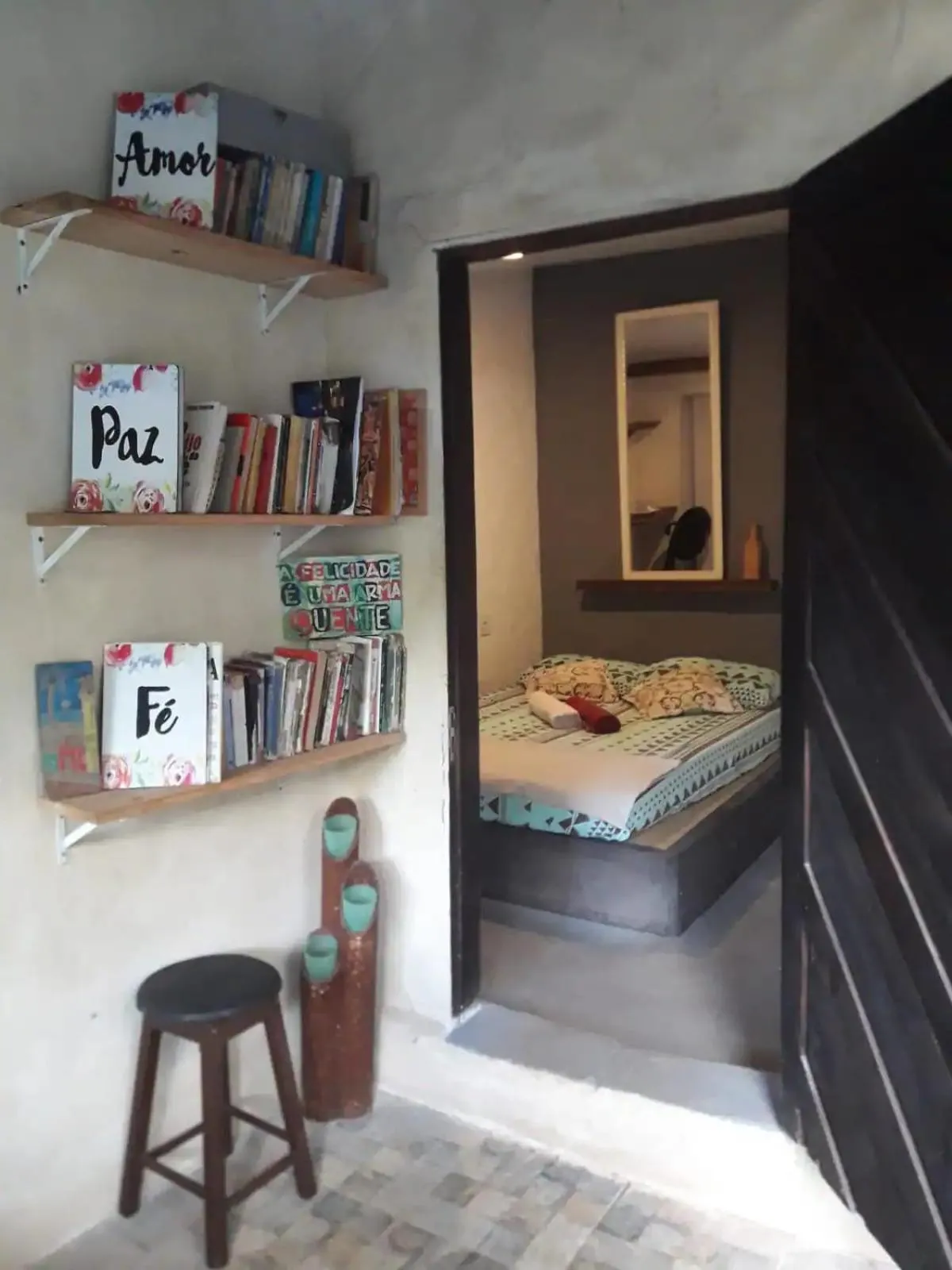 Library, Bed in Conjunto Sol Roots