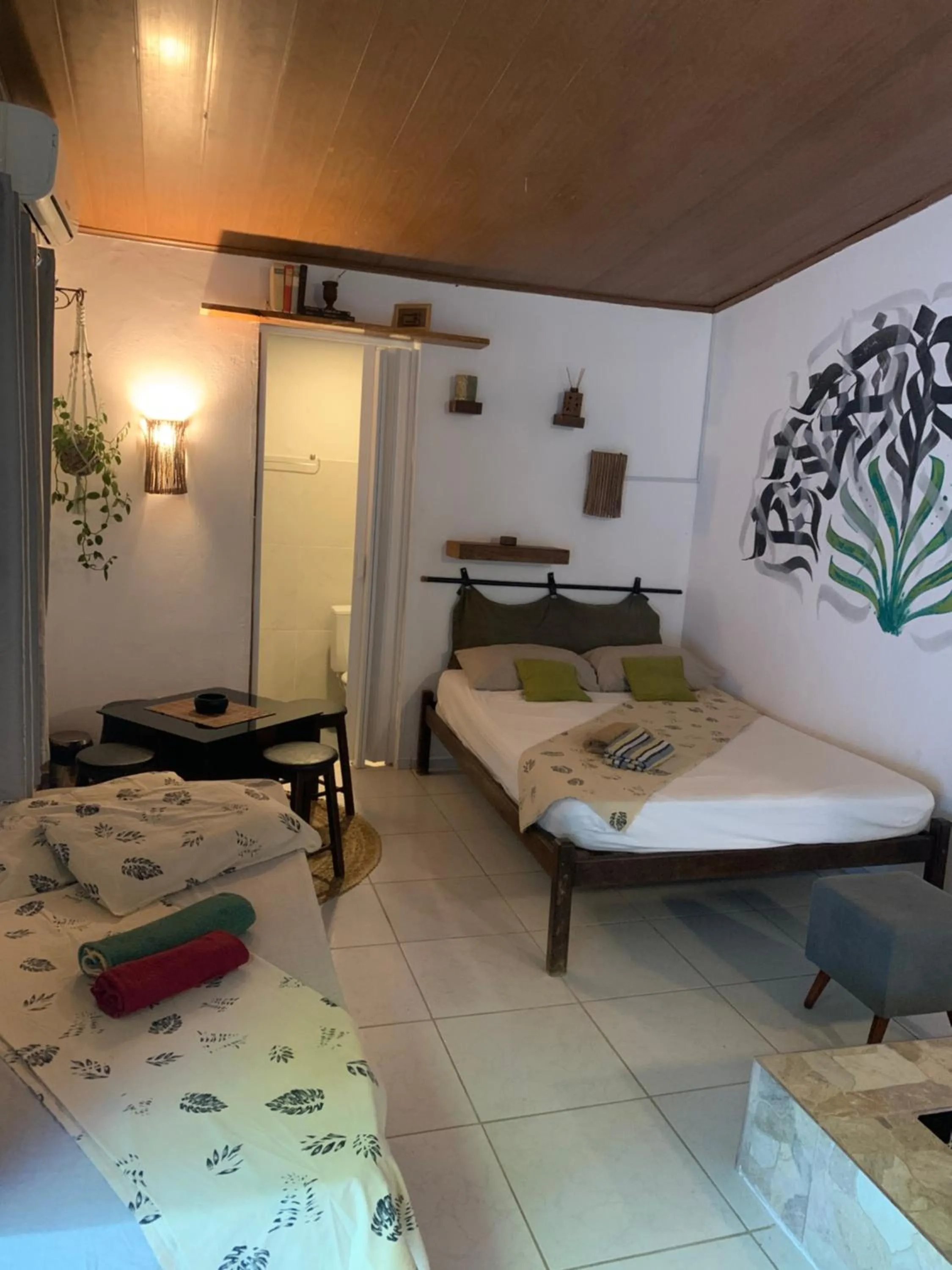 Photo of the whole room, Bed in Conjunto Sol Roots