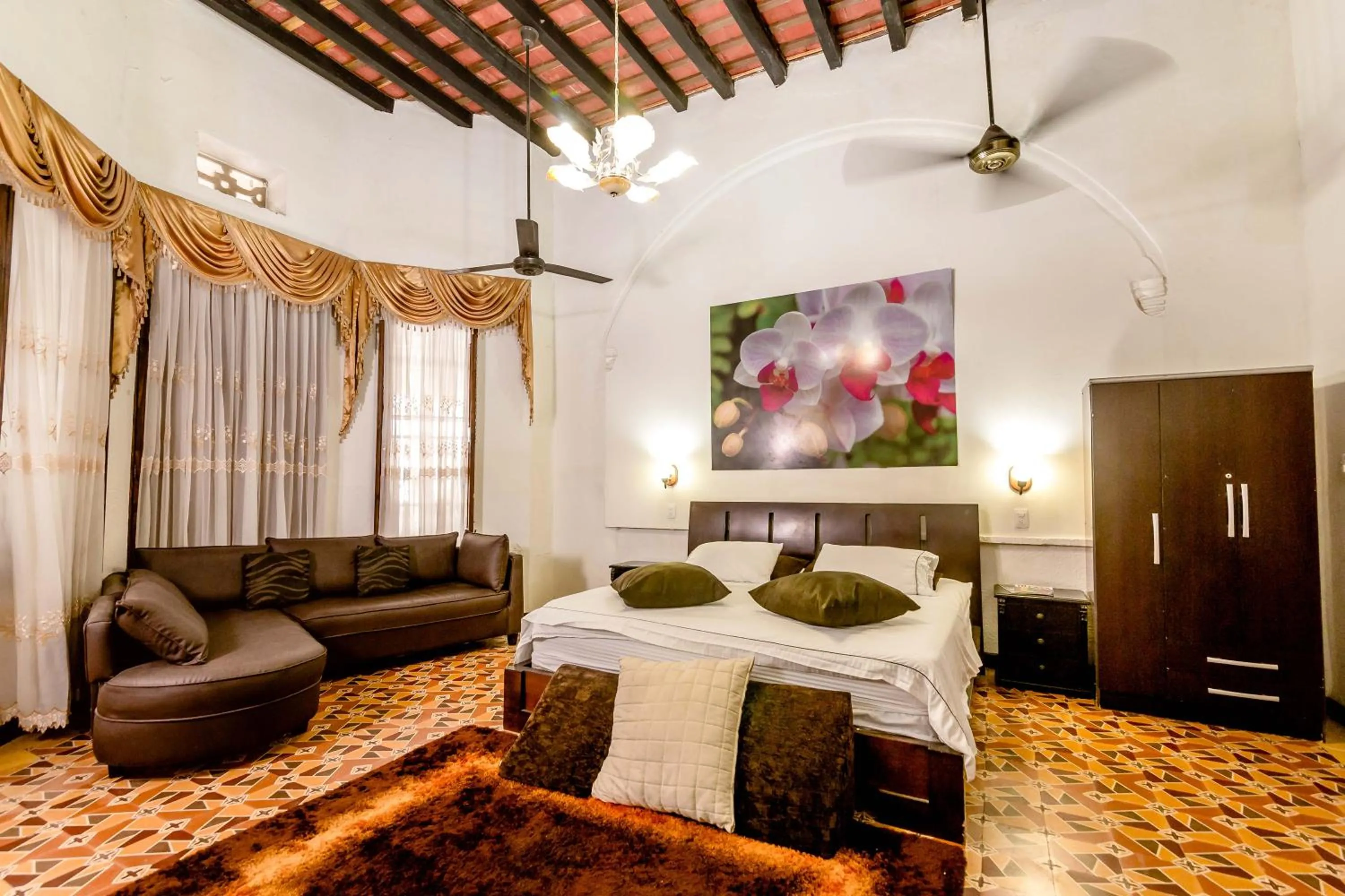 Deluxe Suite with Spa Bath in Encanto Hotel Boutique