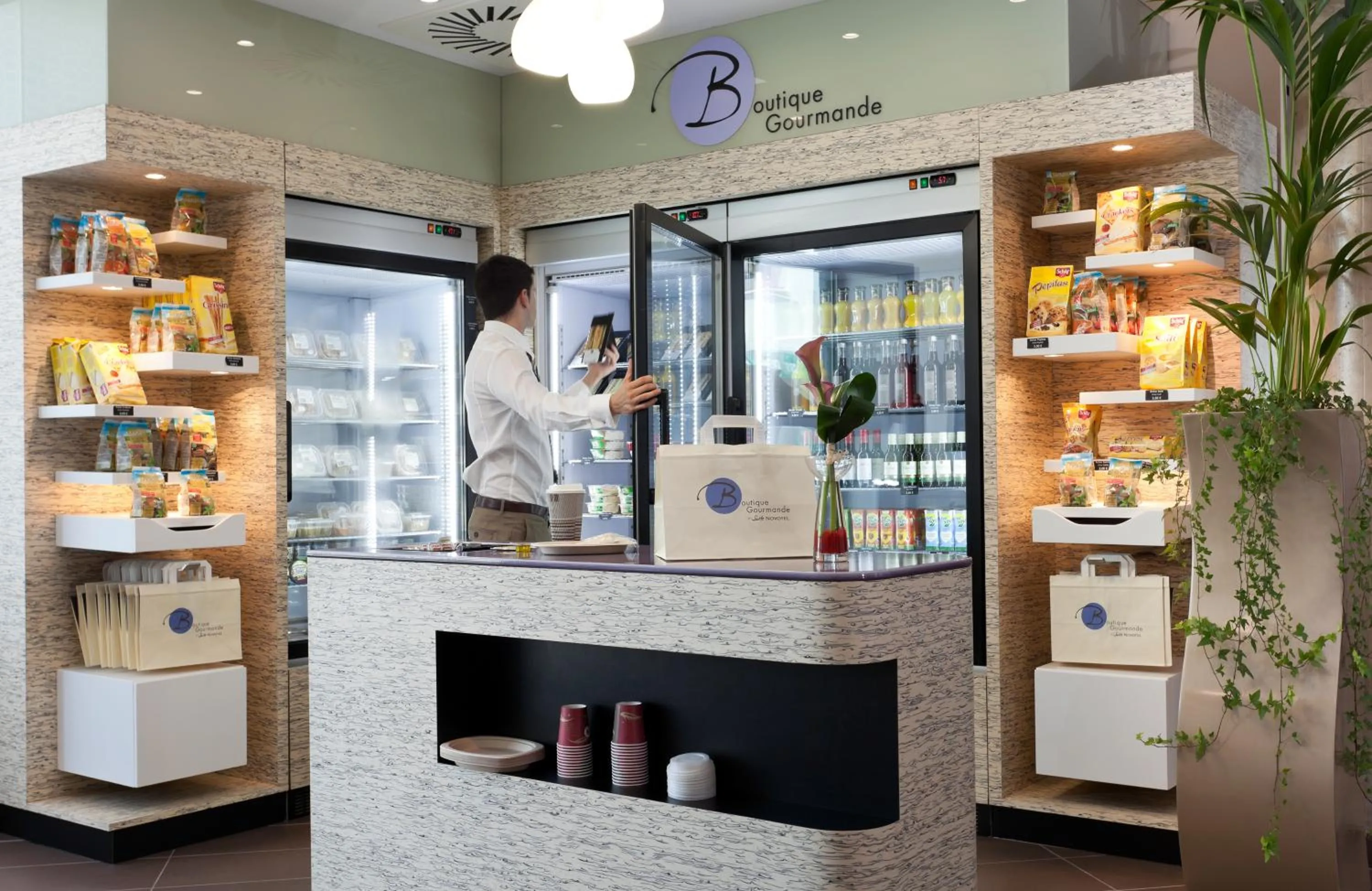 On-site shops in Novotel Suites Malaga Centro