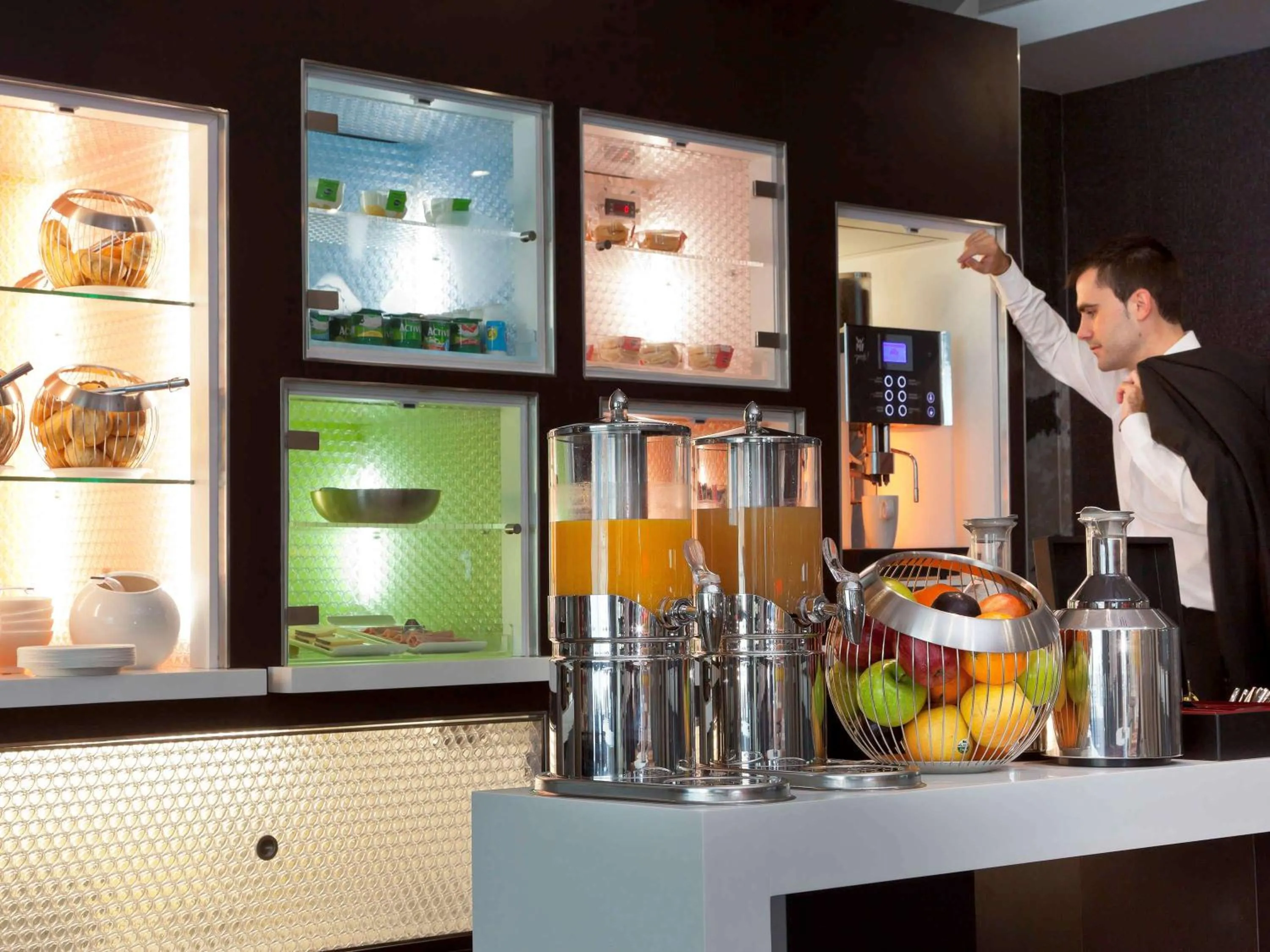 Lounge or bar in Novotel Suites Malaga Centro