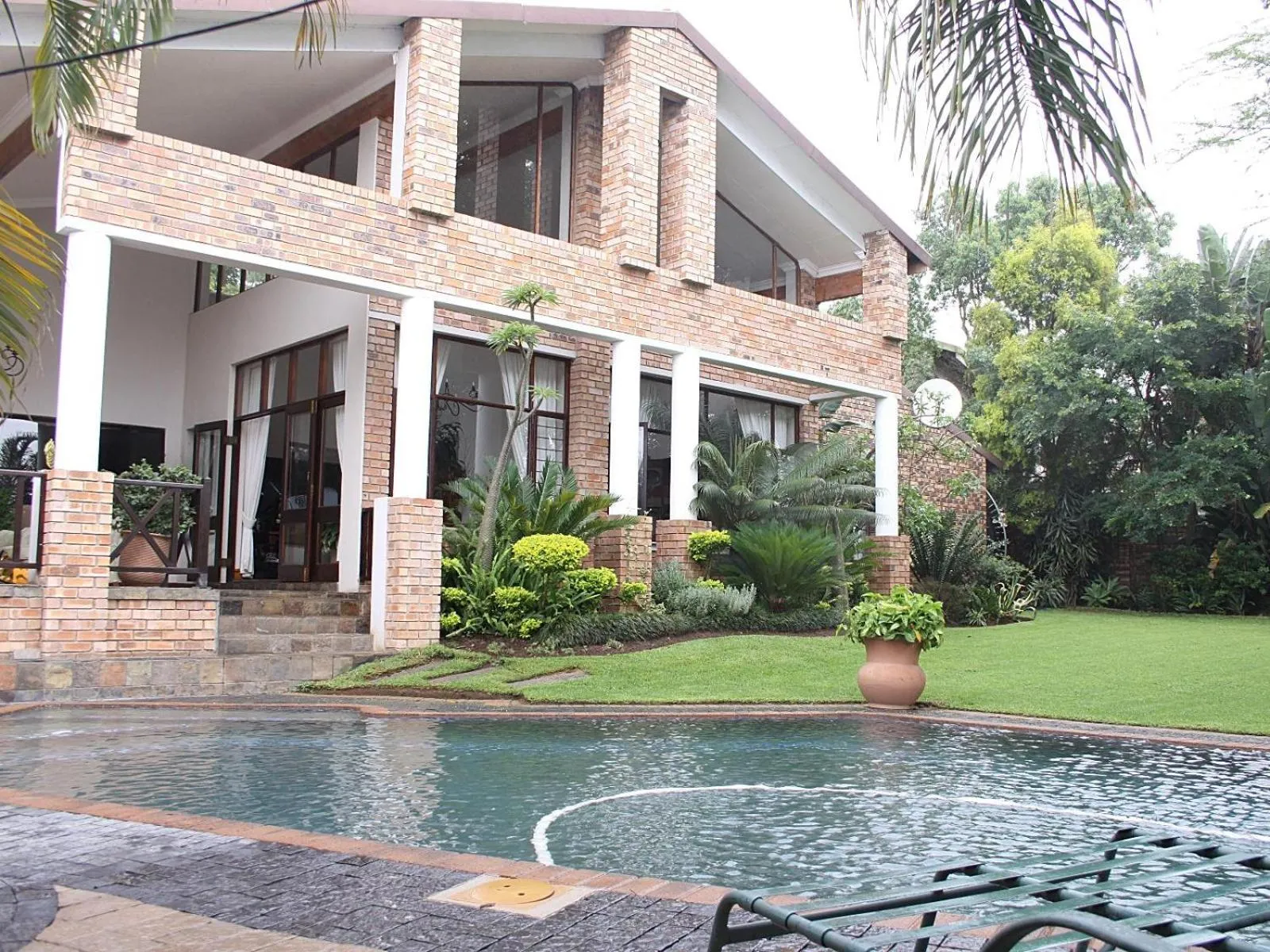 Swimming pool in Stille Woning Guesthouse