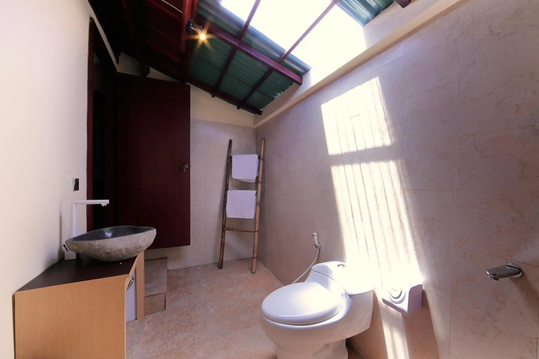 Toilet in Sari Gili Bungalow