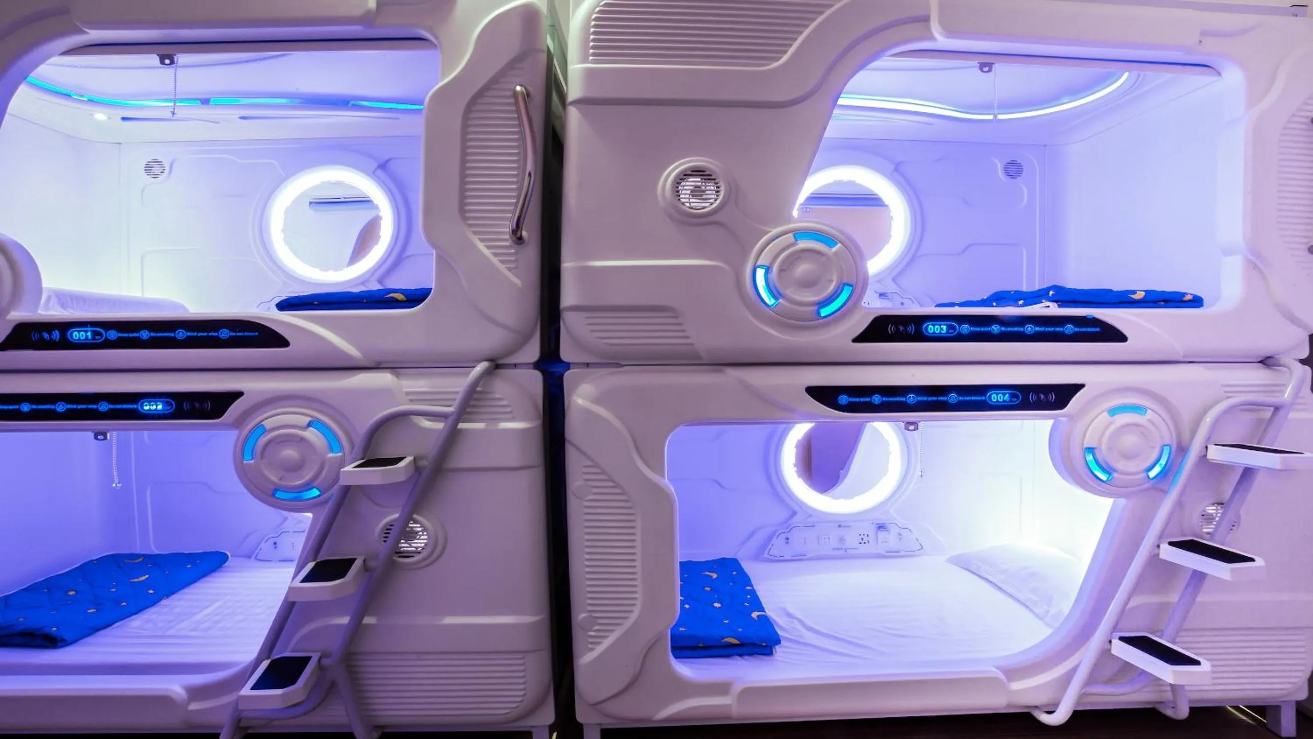 Photo of the whole room in Spacepod@com