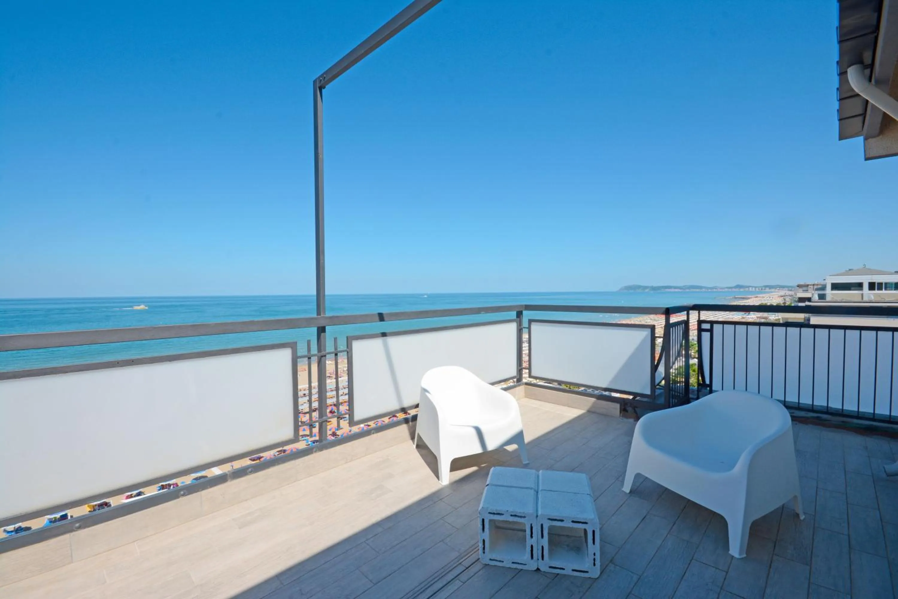 View (from property/room), Balcony/Terrace in Hotel Kent