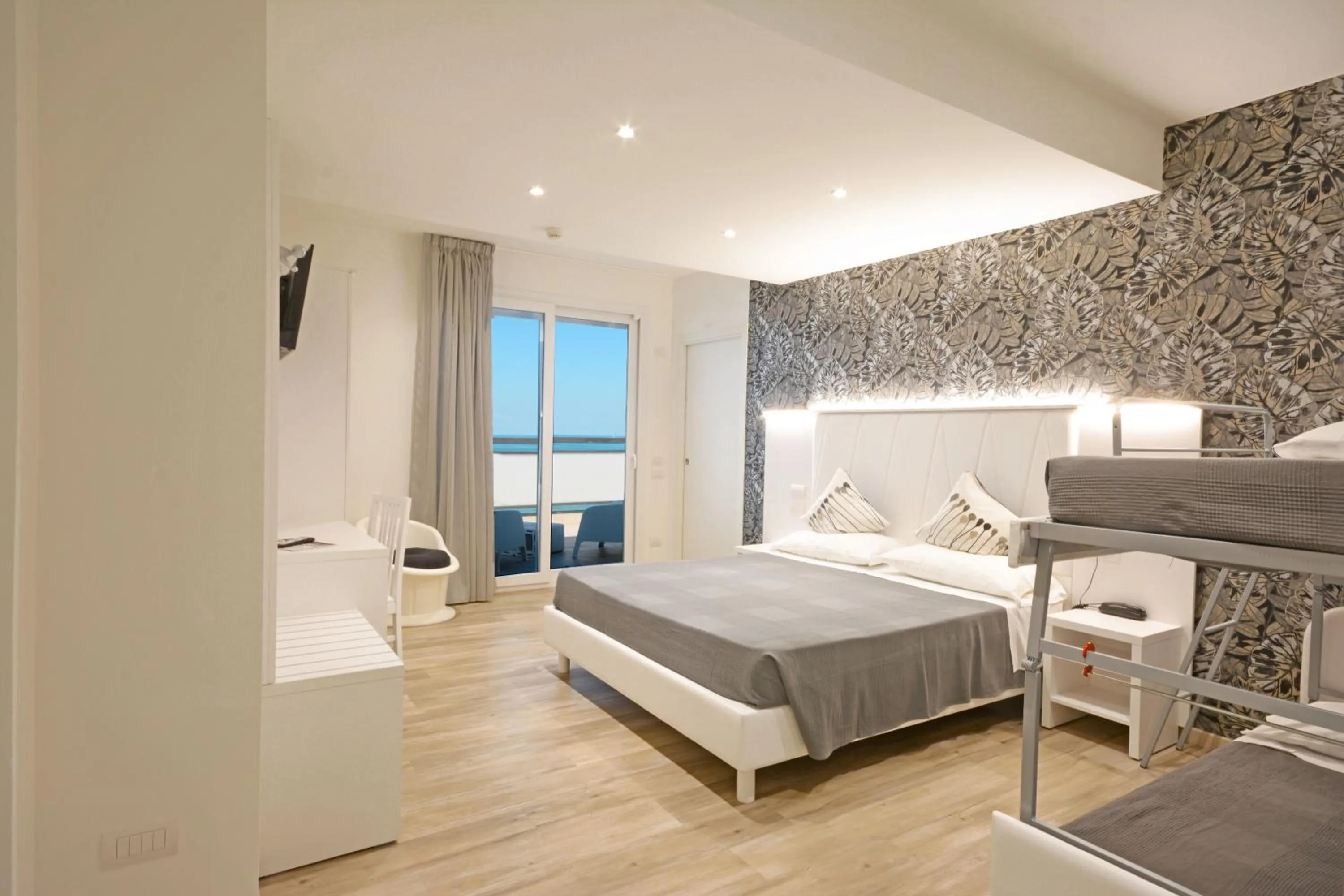 Photo of the whole room in Hotel Kent