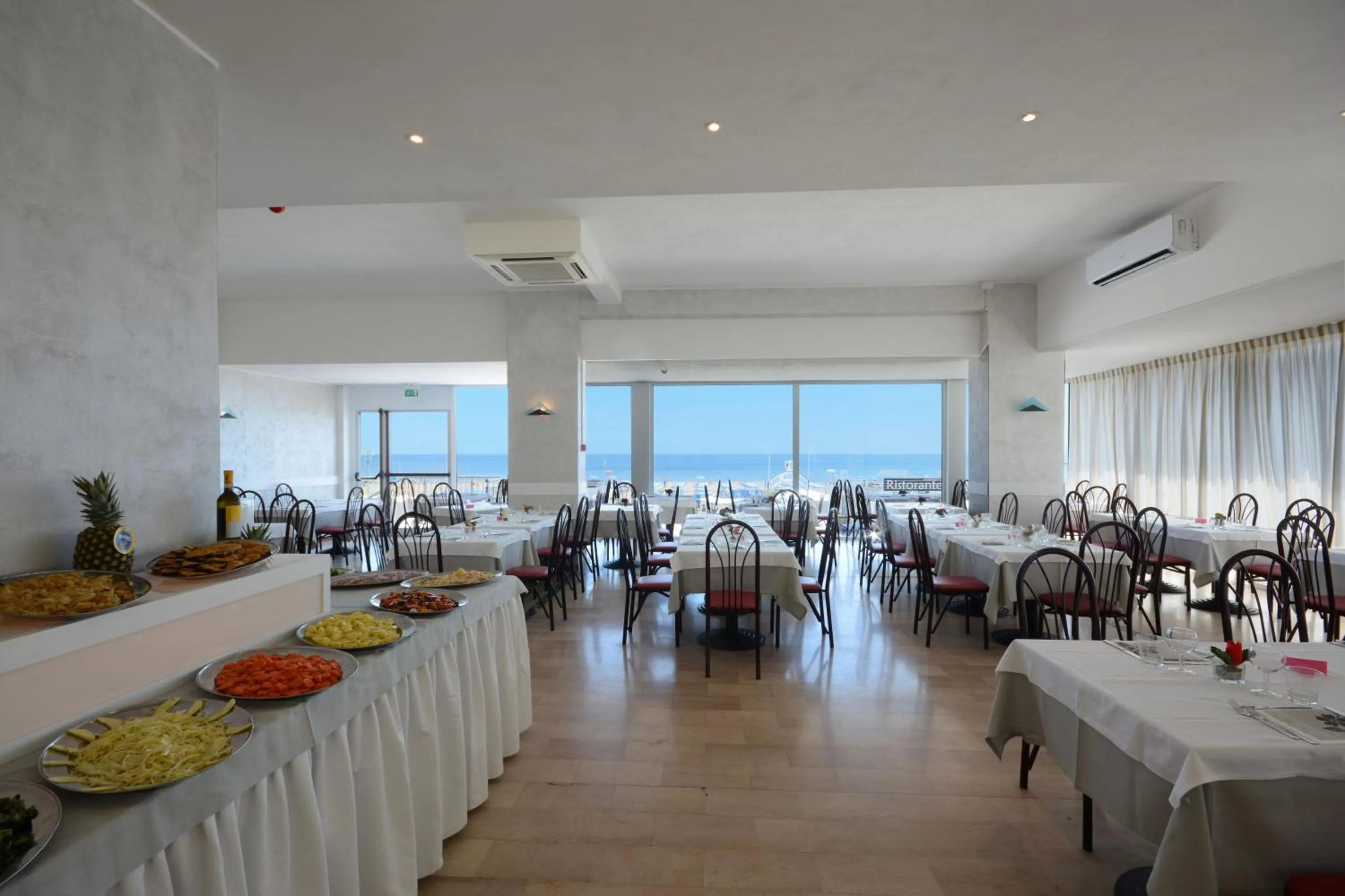 Restaurant/Places to Eat in Hotel Kent