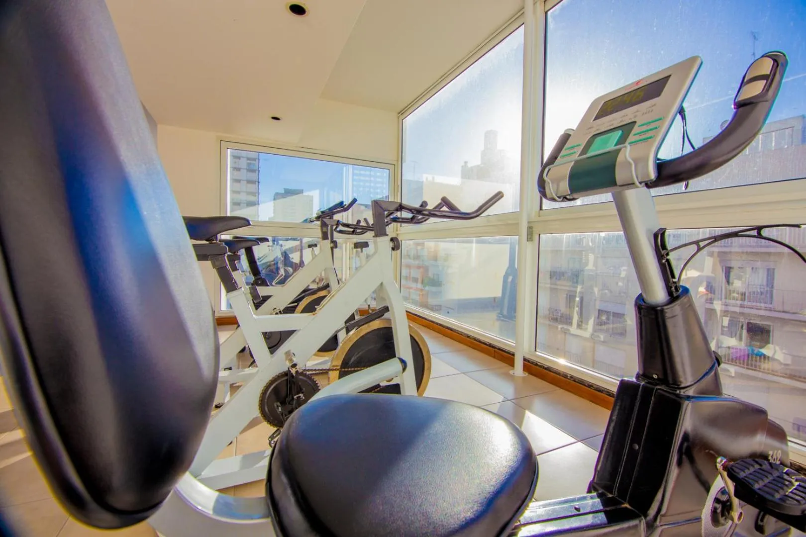 Fitness centre/facilities in Bristol Apart Hotel