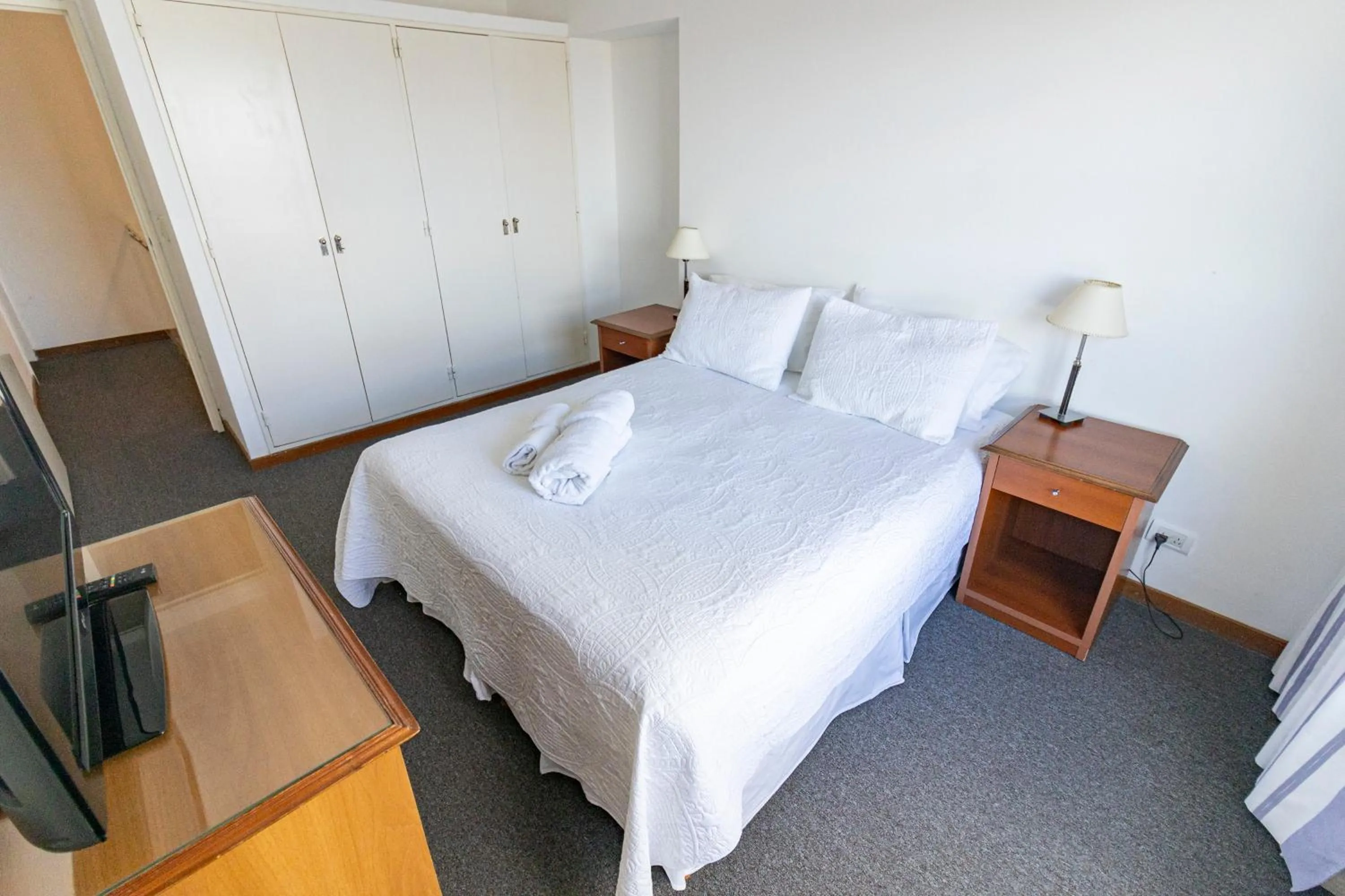 Bed in Bristol Apart Hotel