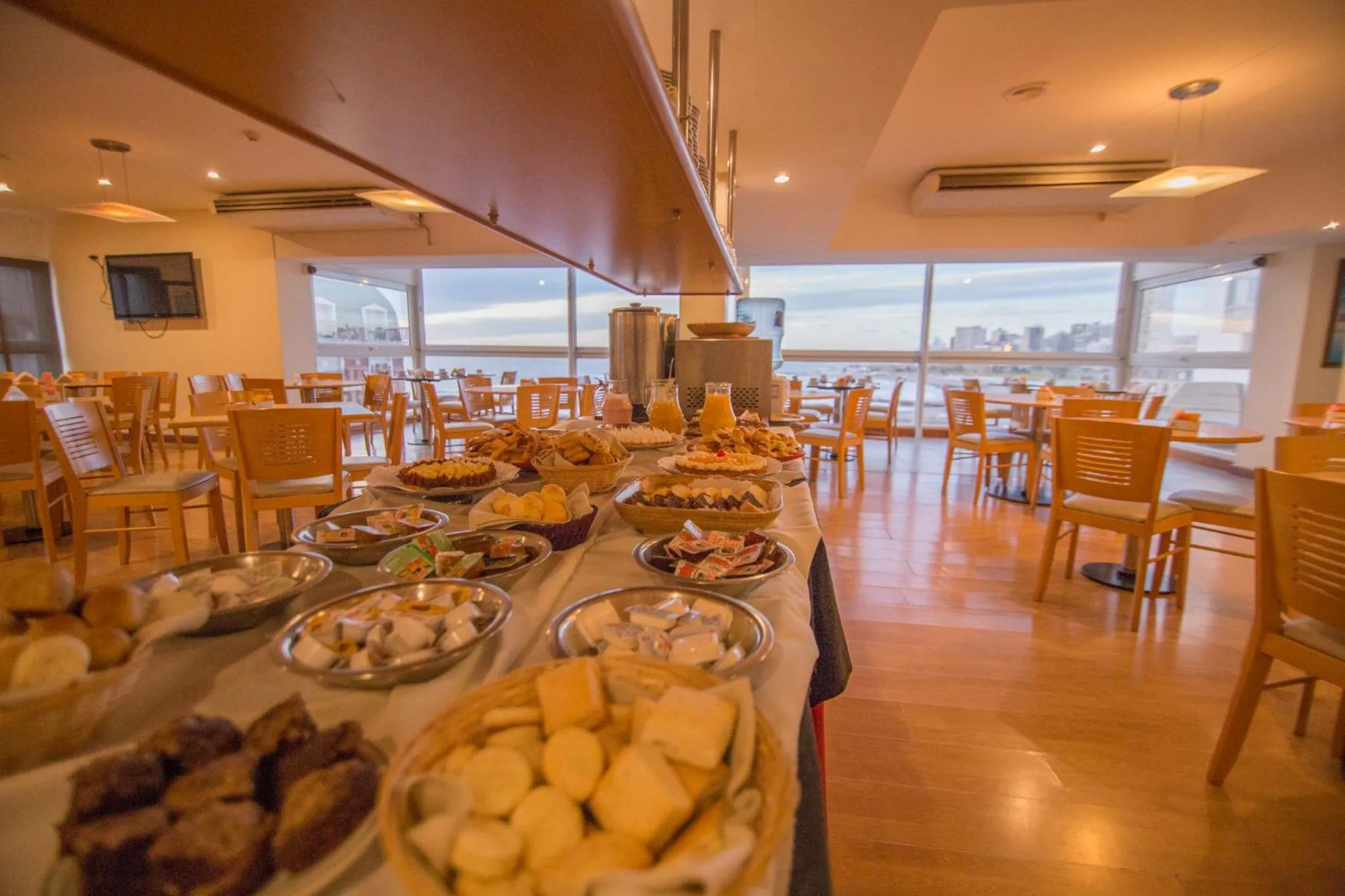 Lounge or bar in Bristol Apart Hotel