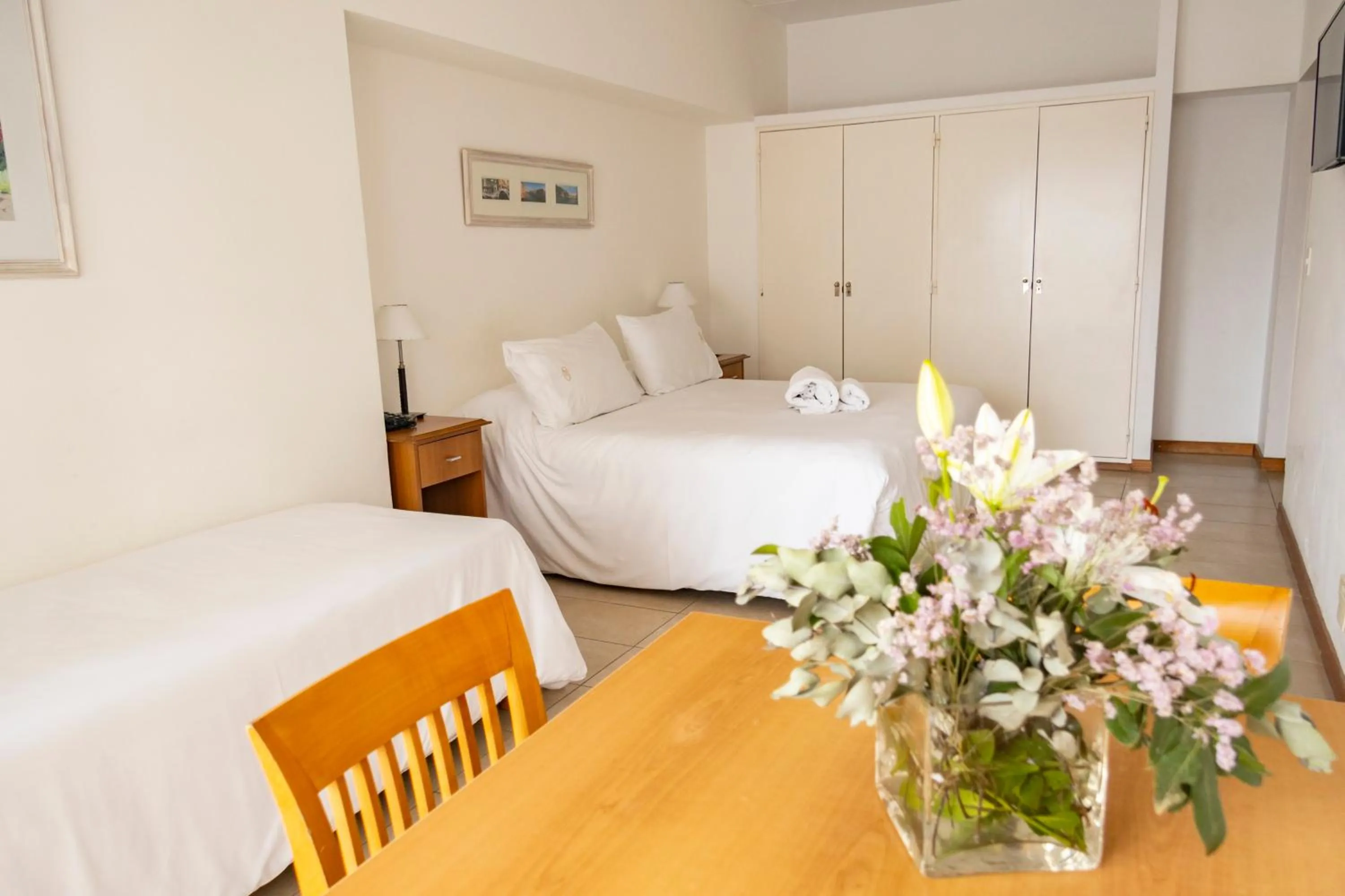 Bed in Bristol Apart Hotel