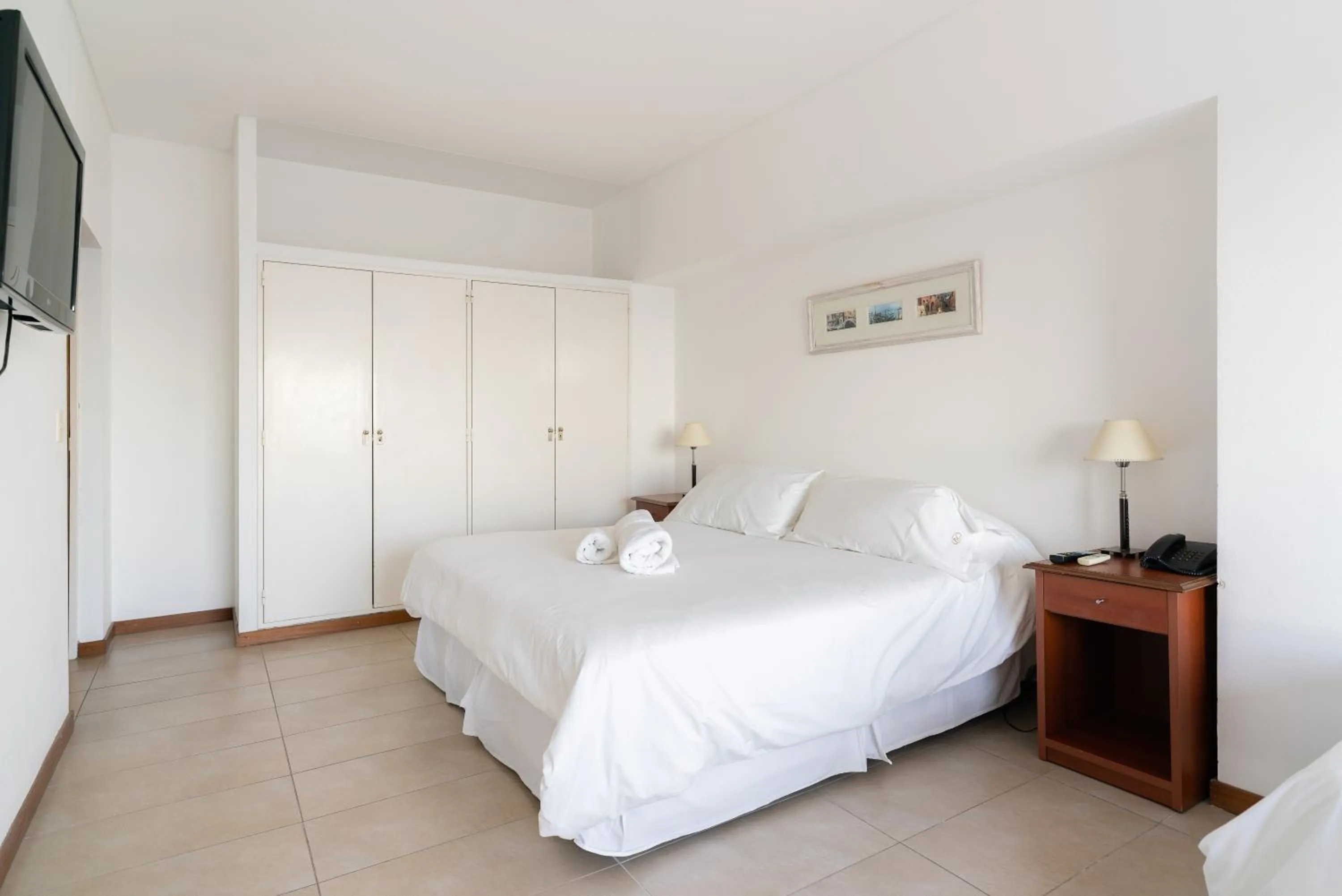 Photo of the whole room, Bed in Bristol Apart Hotel